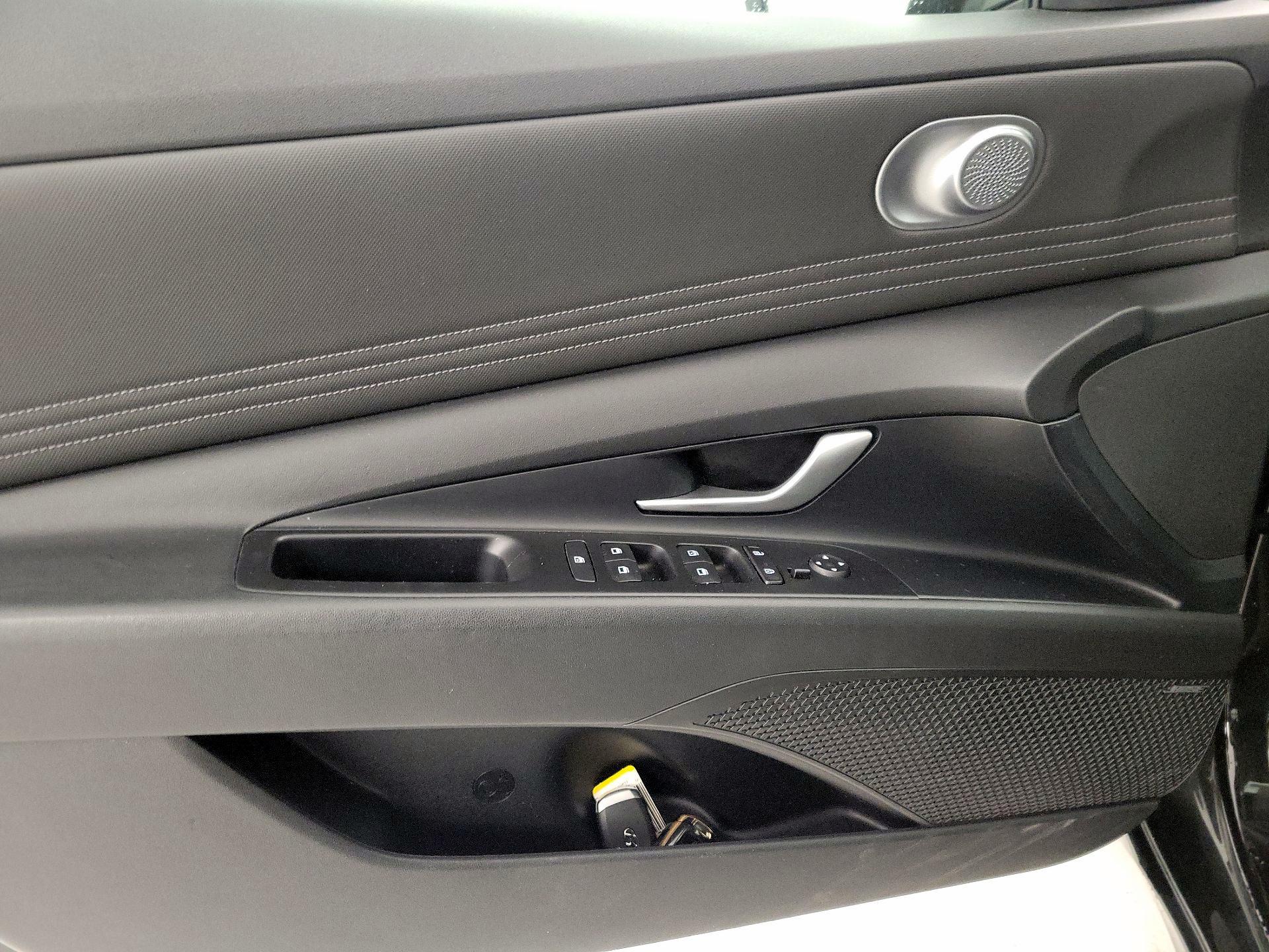 Thumbnail: 2021 Hyundai Elantra - 12