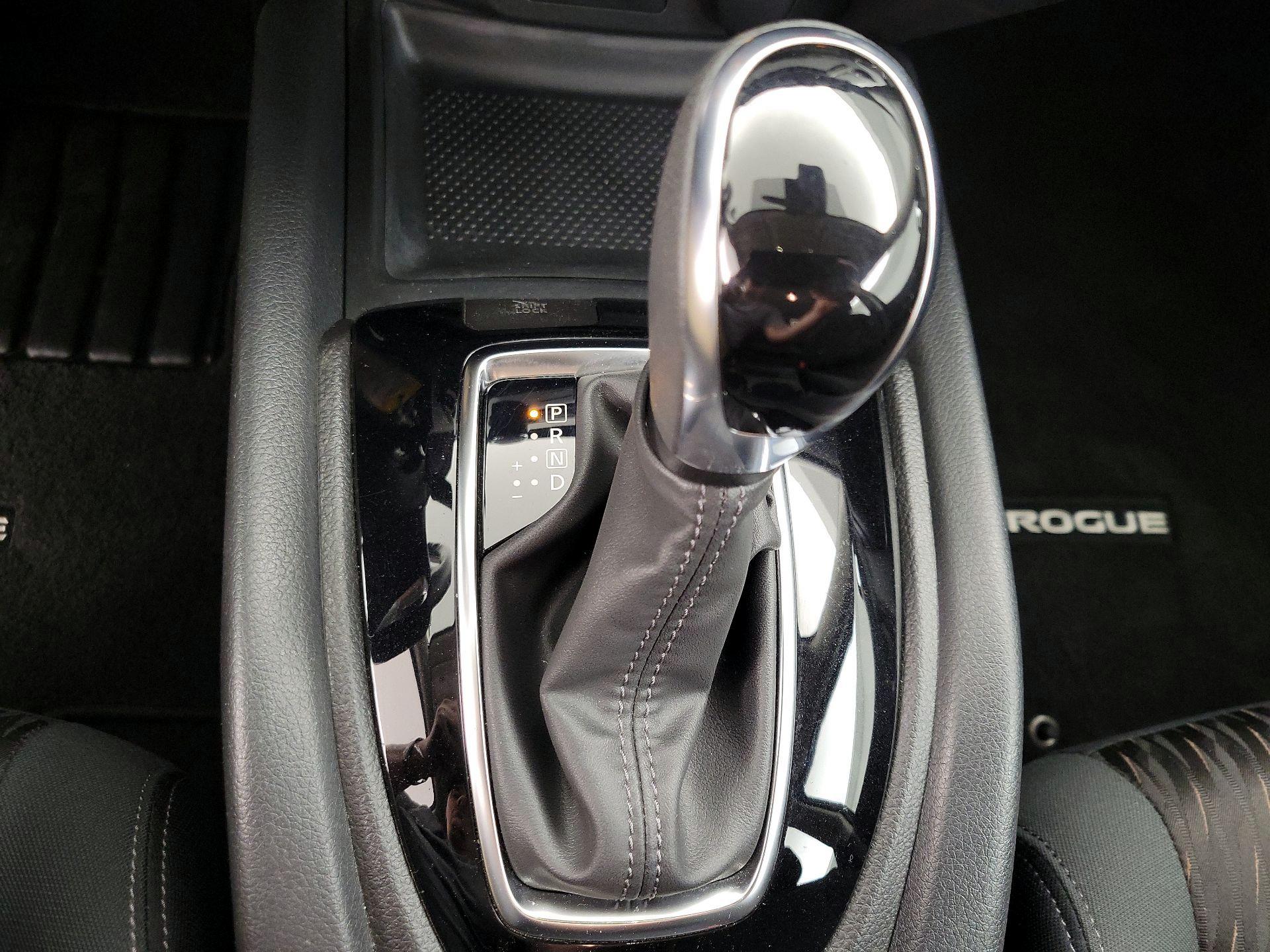 Thumbnail: 2020 Nissan Rogue - 17