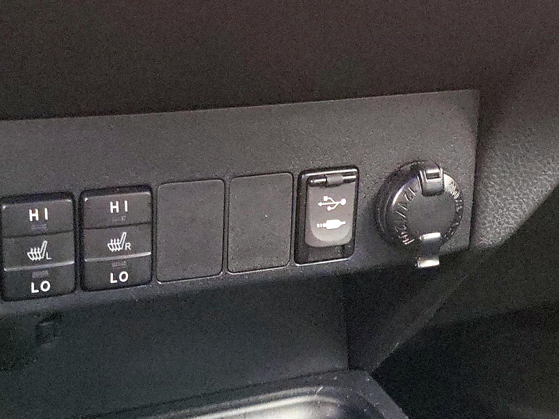 Thumbnail: 2017 Toyota RAV4 - 18