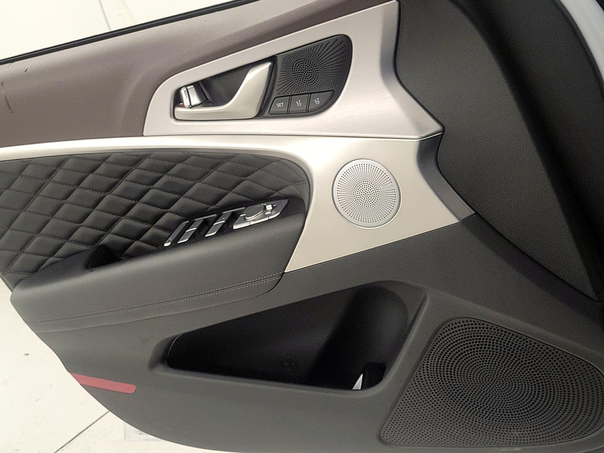 Thumbnail: 2019 Genesis G70 - 12