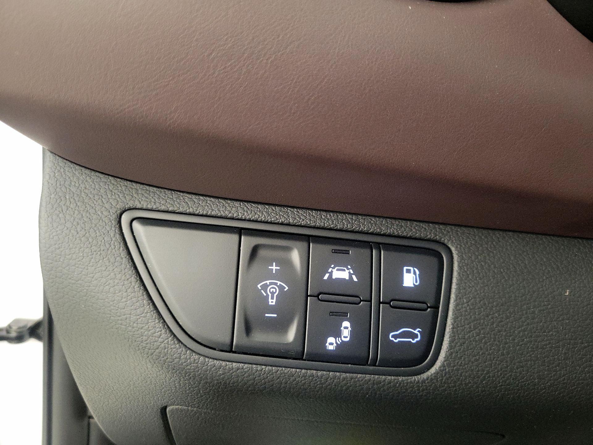 Thumbnail: 2019 Genesis G70 - 13