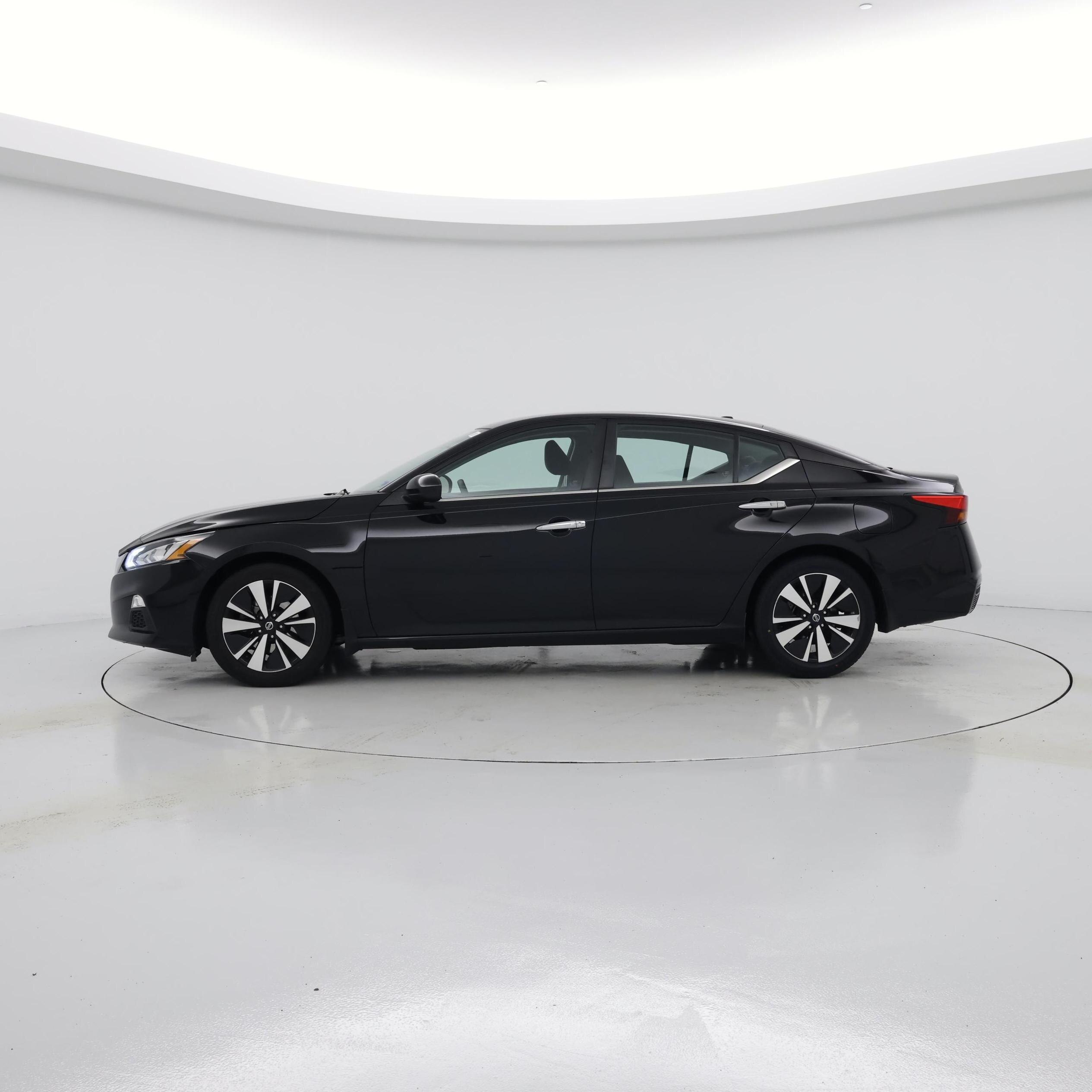 Thumbnail: 2021 Nissan Altima - 3