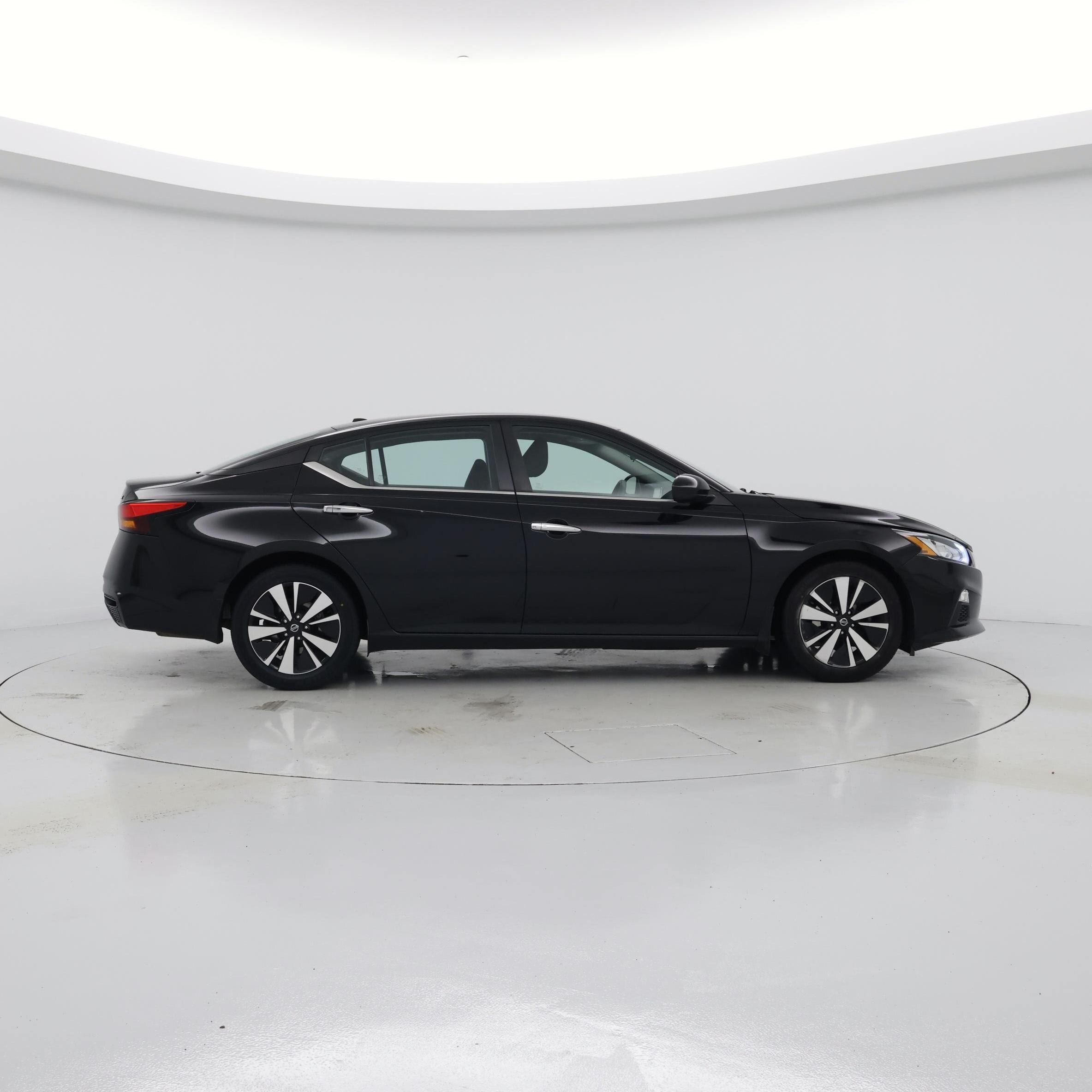 Thumbnail: 2021 Nissan Altima - 7