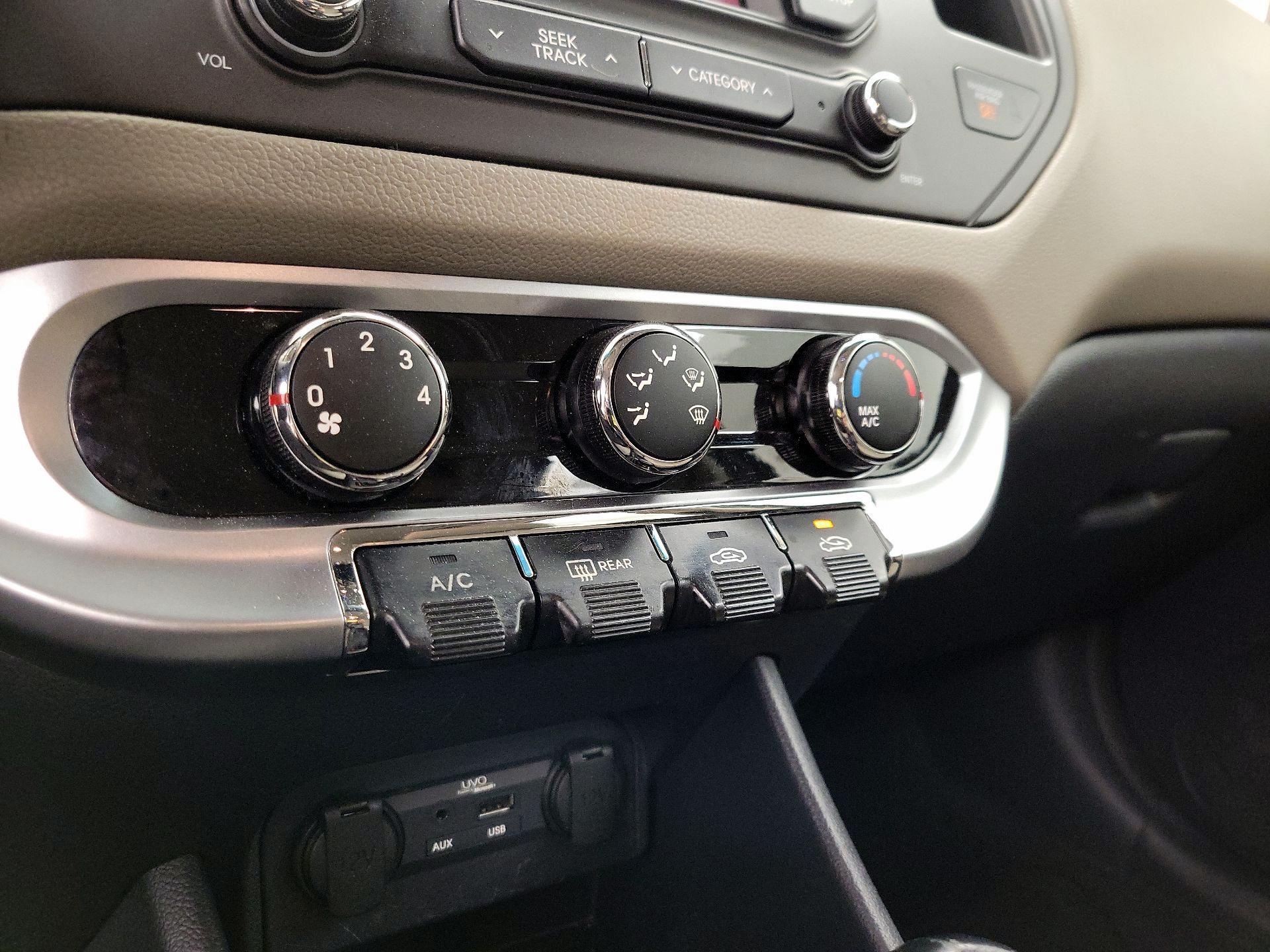 Thumbnail: 2014 Kia Rio5 - 16