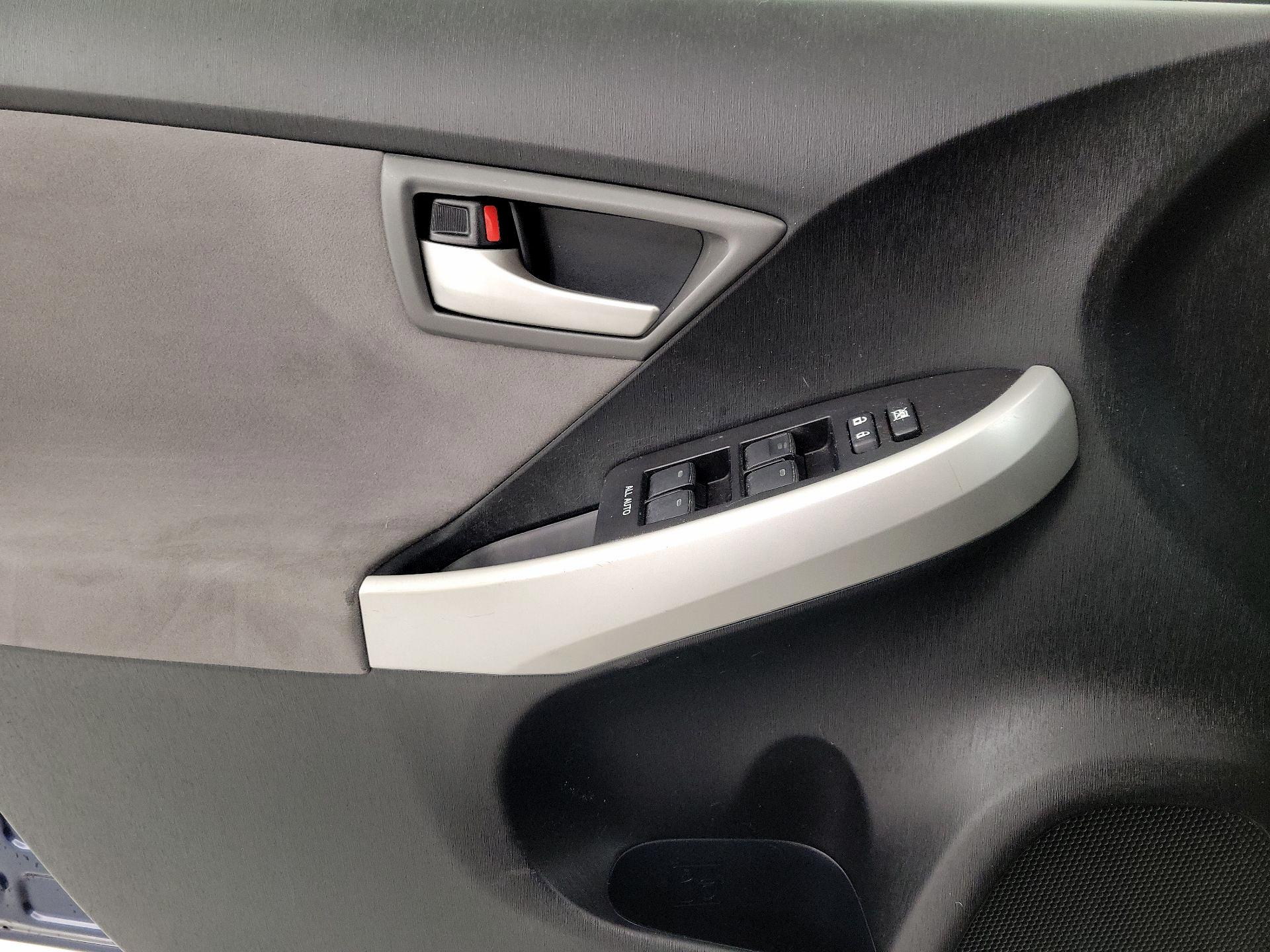 Thumbnail: 2015 Toyota Prius - 12