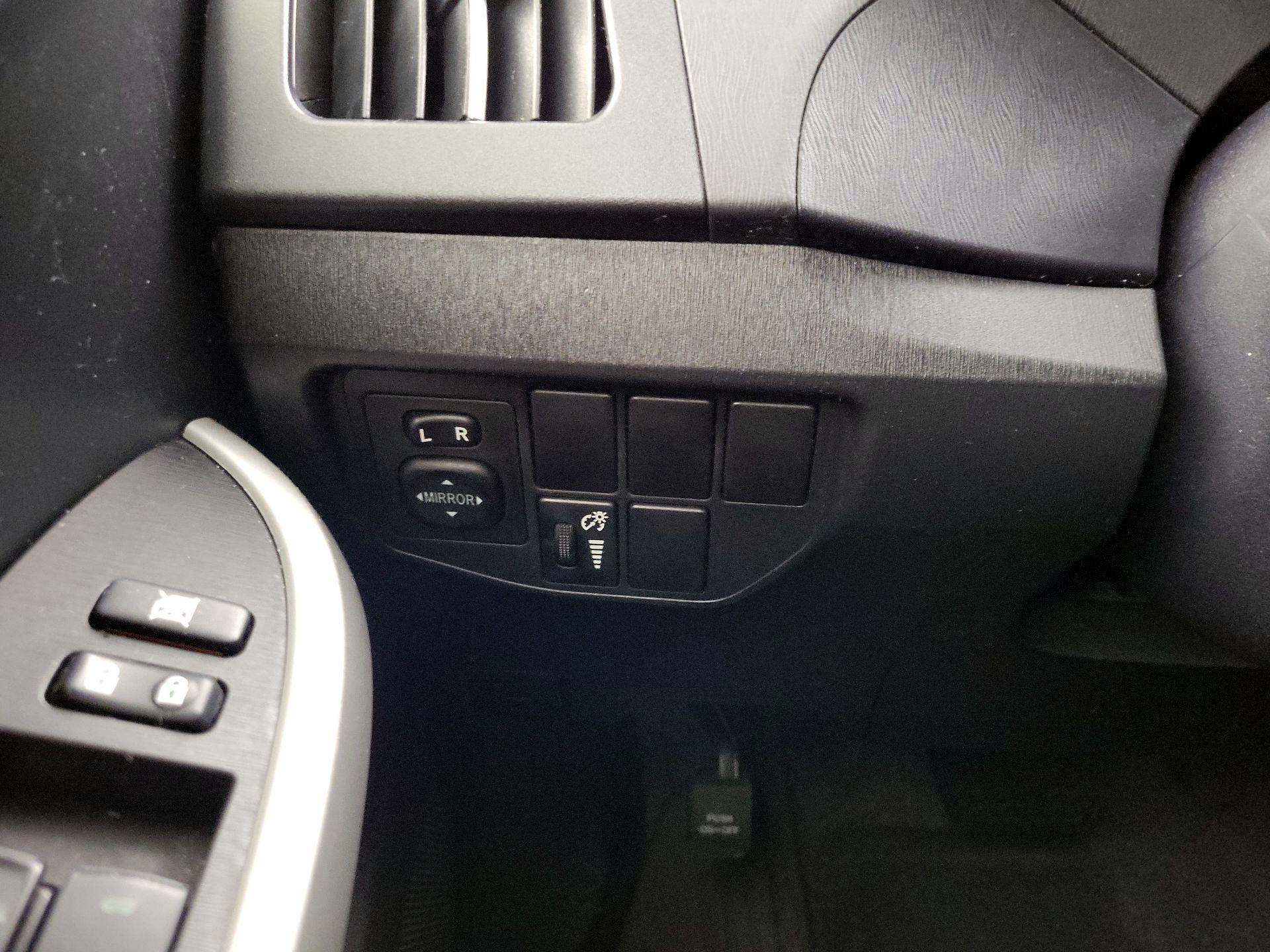 Thumbnail: 2015 Toyota Prius - 13