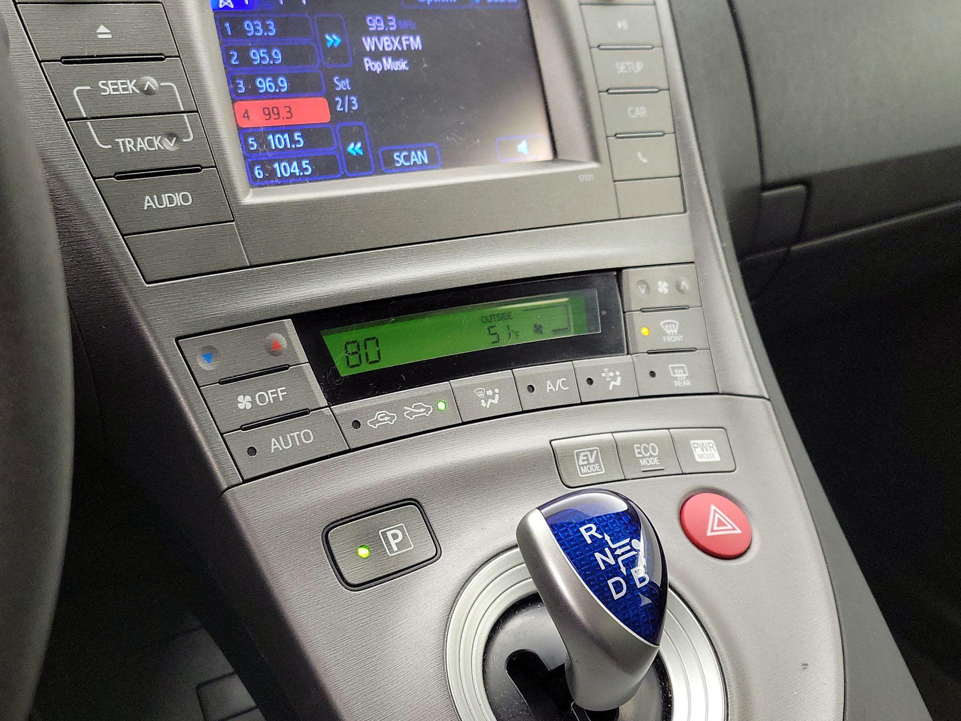 Thumbnail: 2015 Toyota Prius - 16