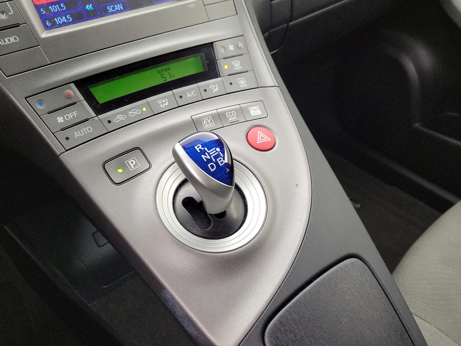 Thumbnail: 2015 Toyota Prius - 17