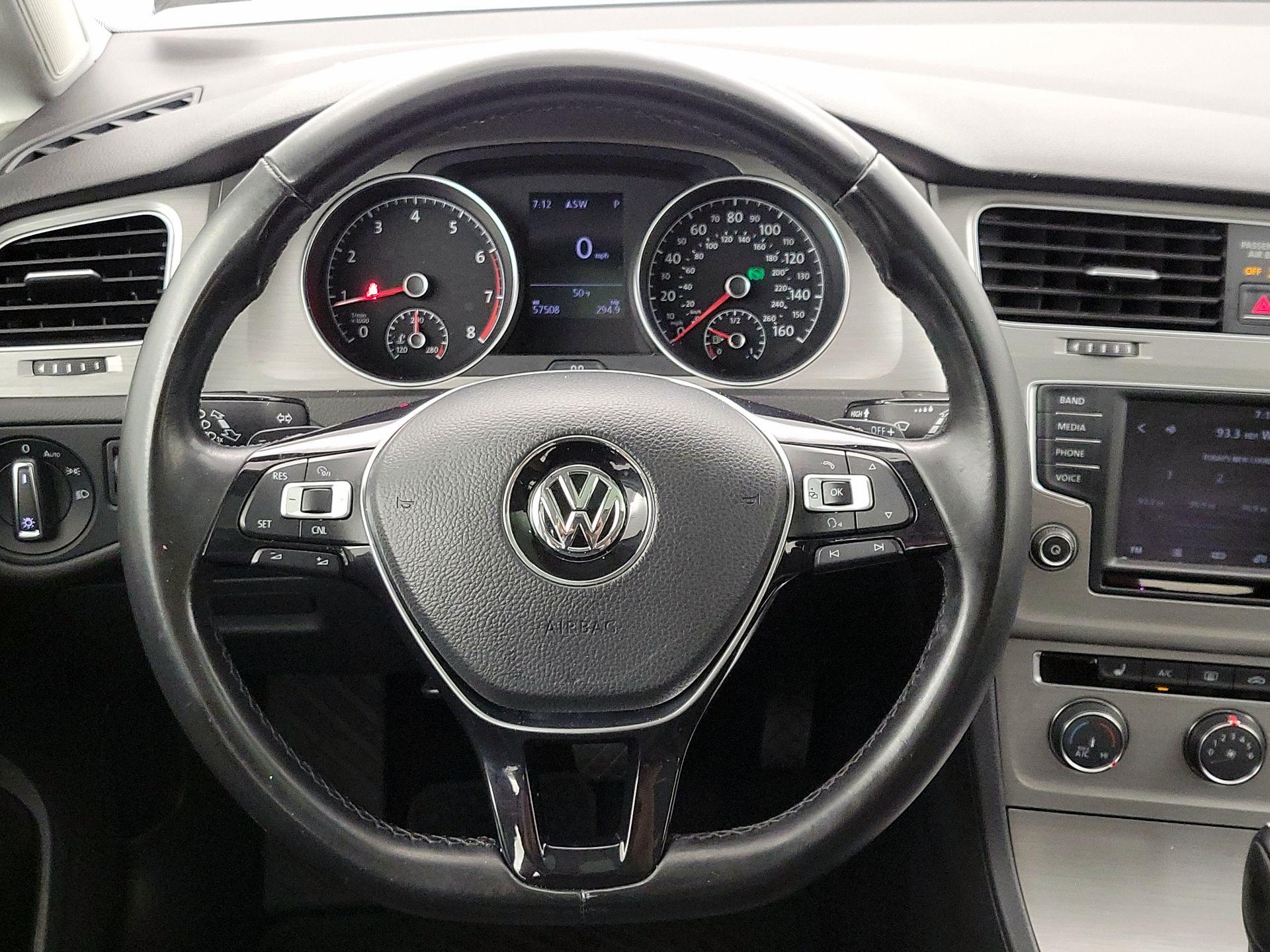 Thumbnail: 2017 Volkswagen Golf - 10