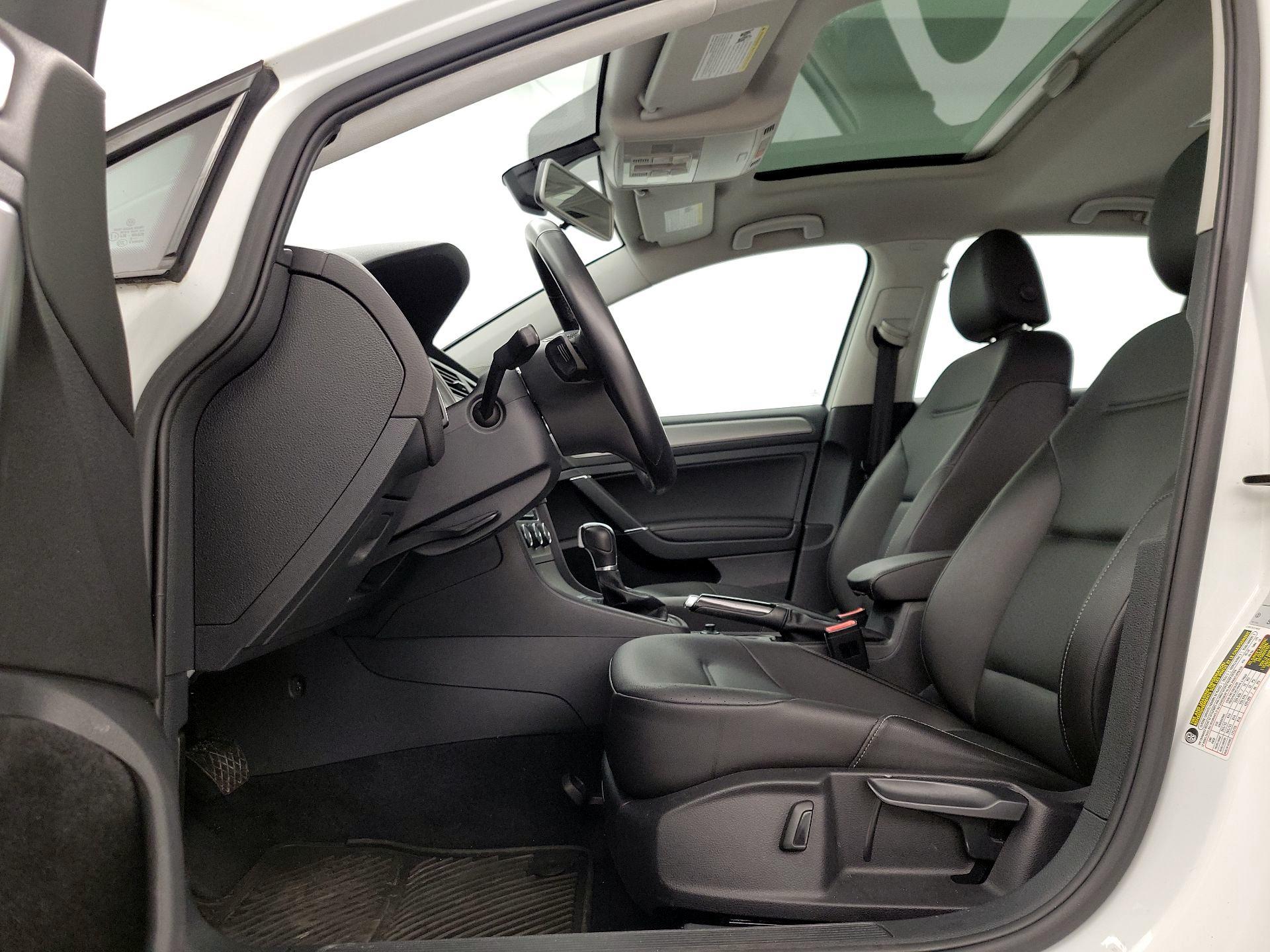 Thumbnail: 2017 Volkswagen Golf - 11