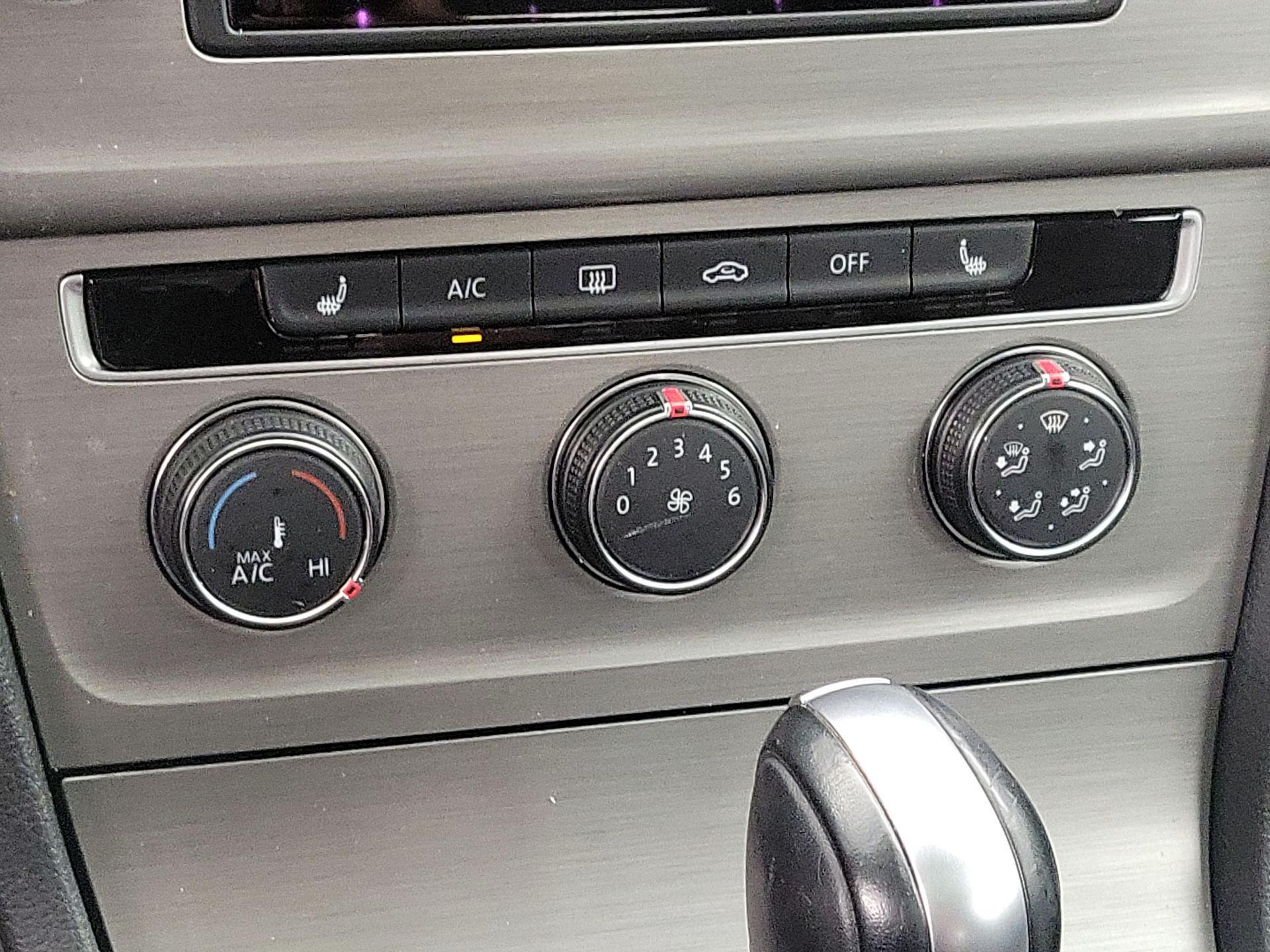 Thumbnail: 2017 Volkswagen Golf - 16