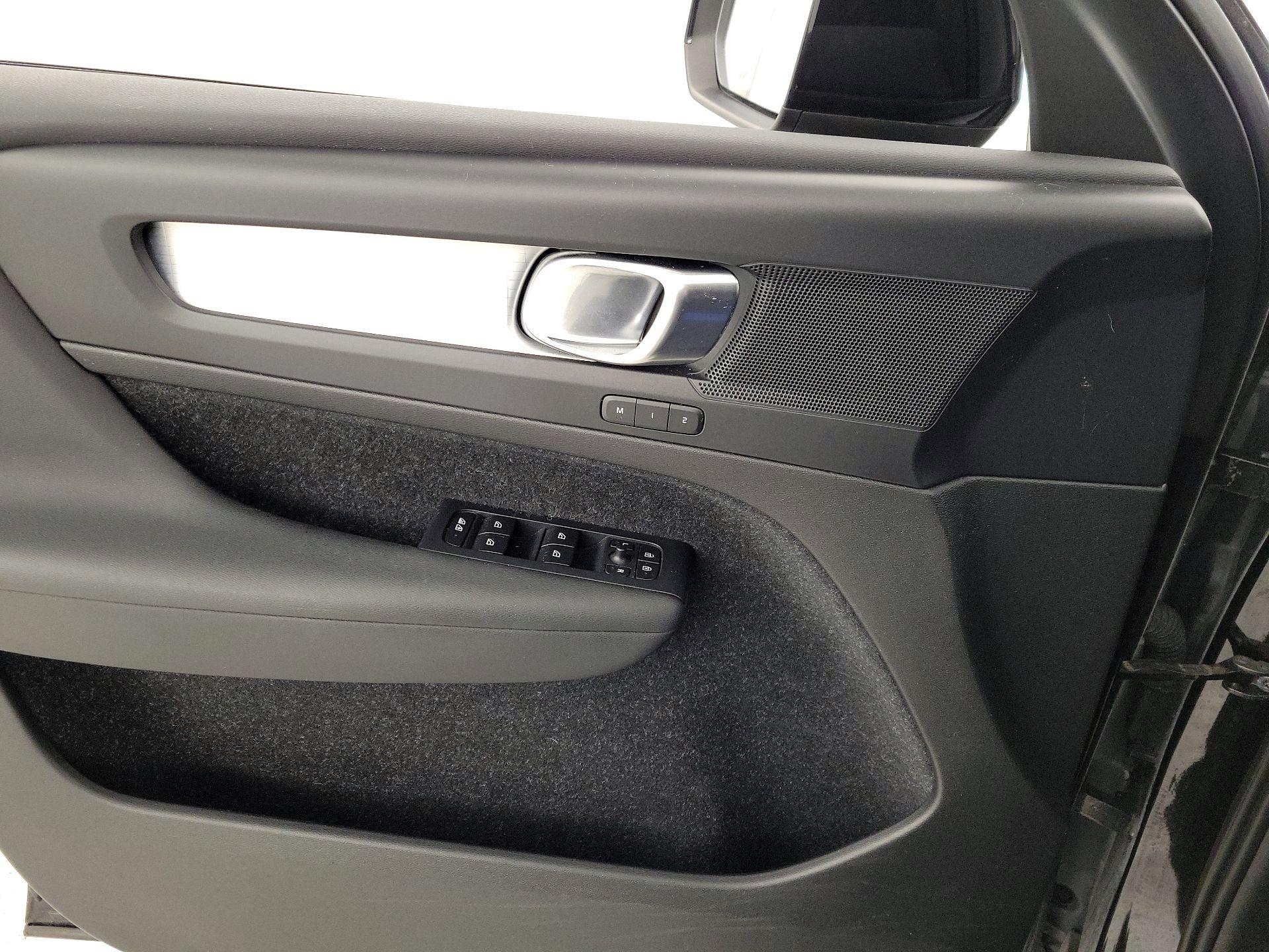 Thumbnail: 2020 Volvo XC40 - 12