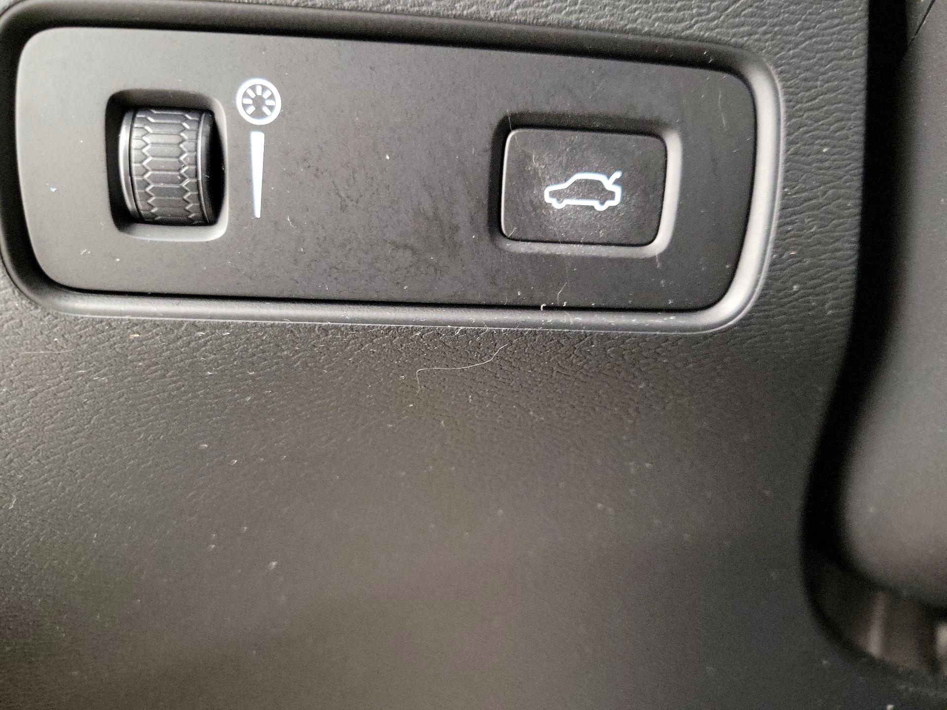 Thumbnail: 2020 Volvo XC40 - 13