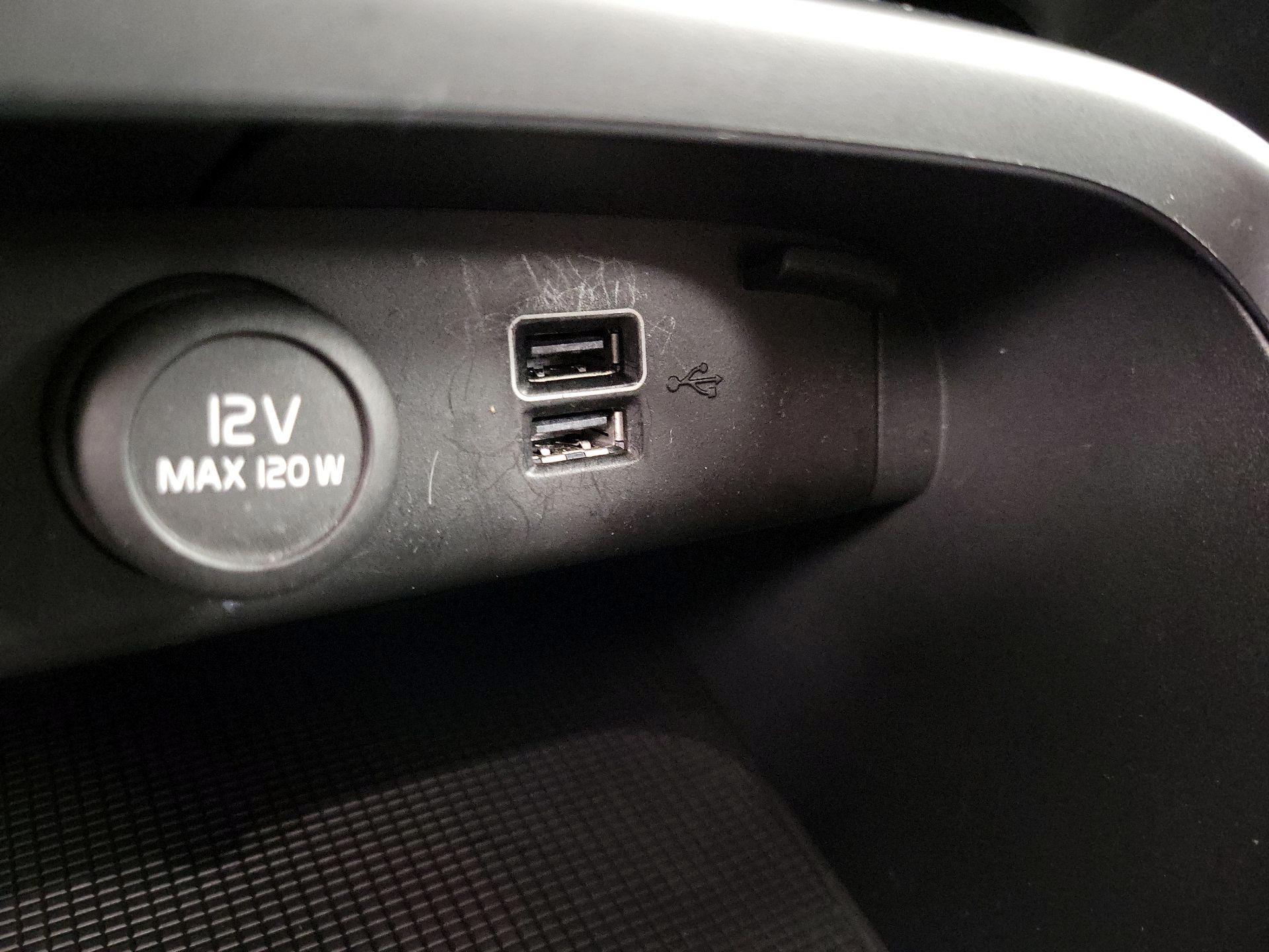 Thumbnail: 2020 Volvo XC40 - 17