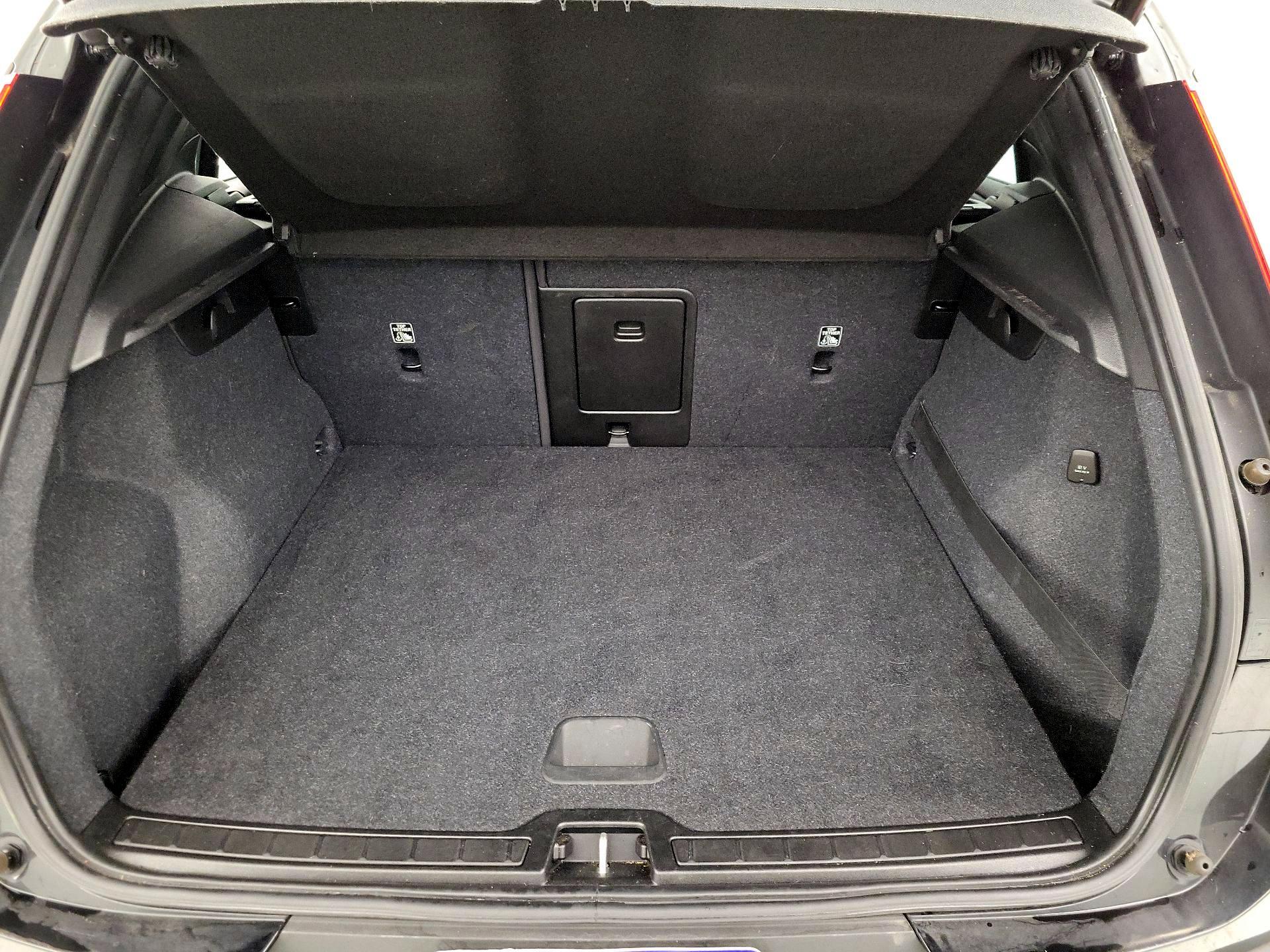 Thumbnail: 2020 Volvo XC40 - 19