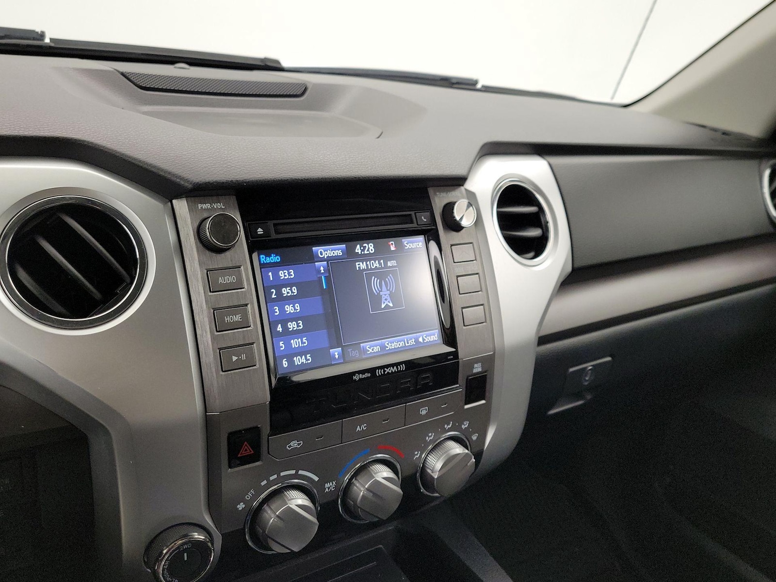 2018 Toyota Tundra SR5 - Photo 16