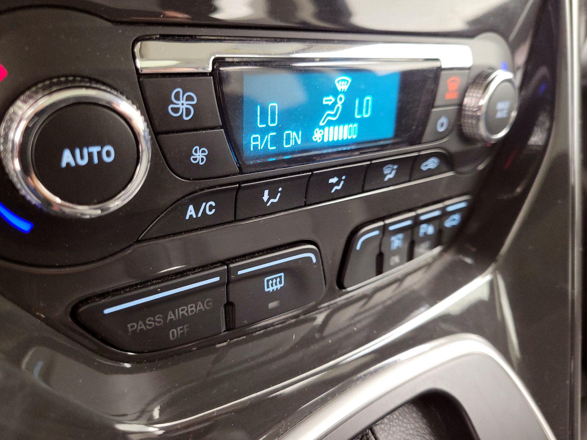 Thumbnail: 2014 Ford Escape - 16