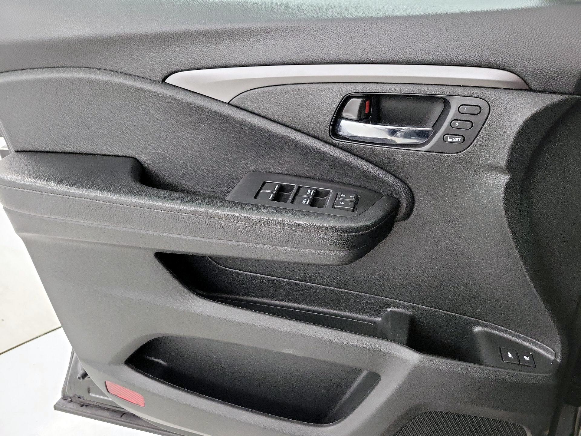 Thumbnail: 2019 Honda Pilot - 12