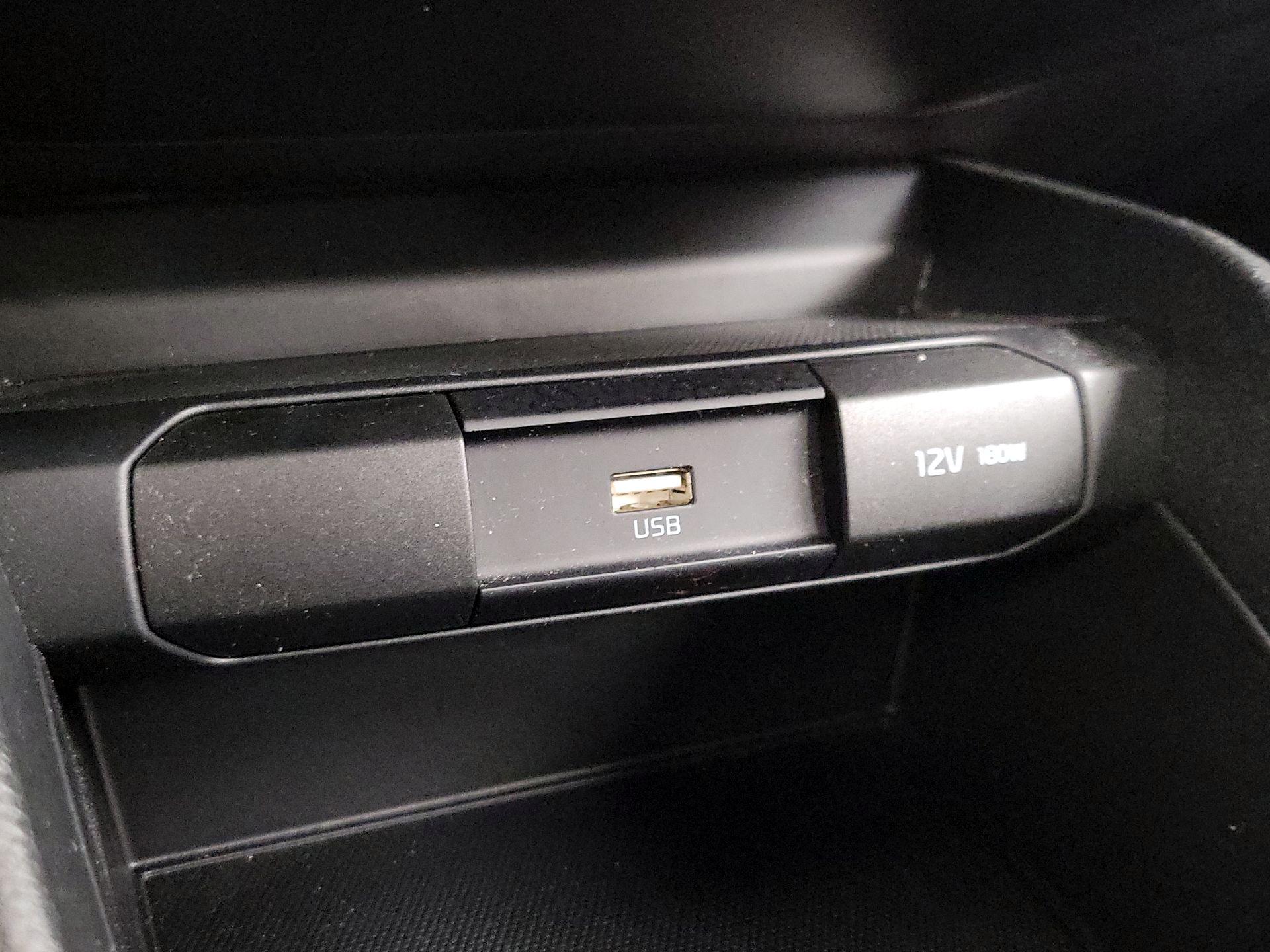 Thumbnail: 2023 Kia Rio - 18