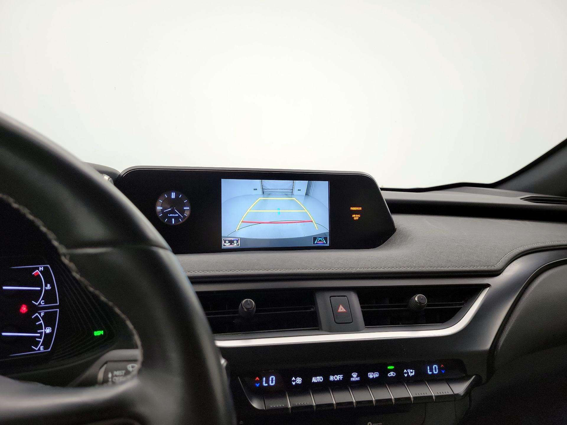 Thumbnail: 2020 Lexus UX - 14