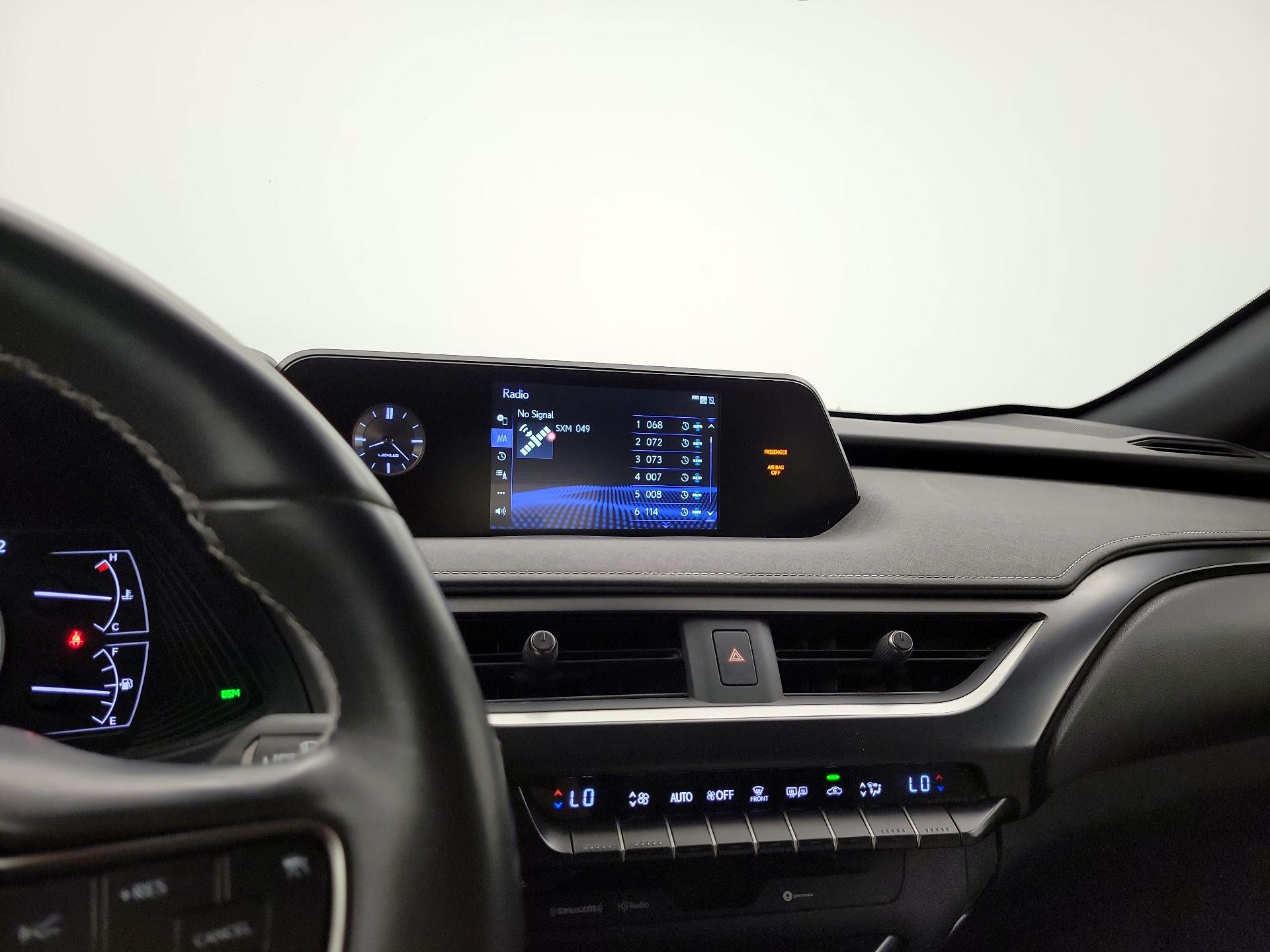 Thumbnail: 2020 Lexus UX - 15