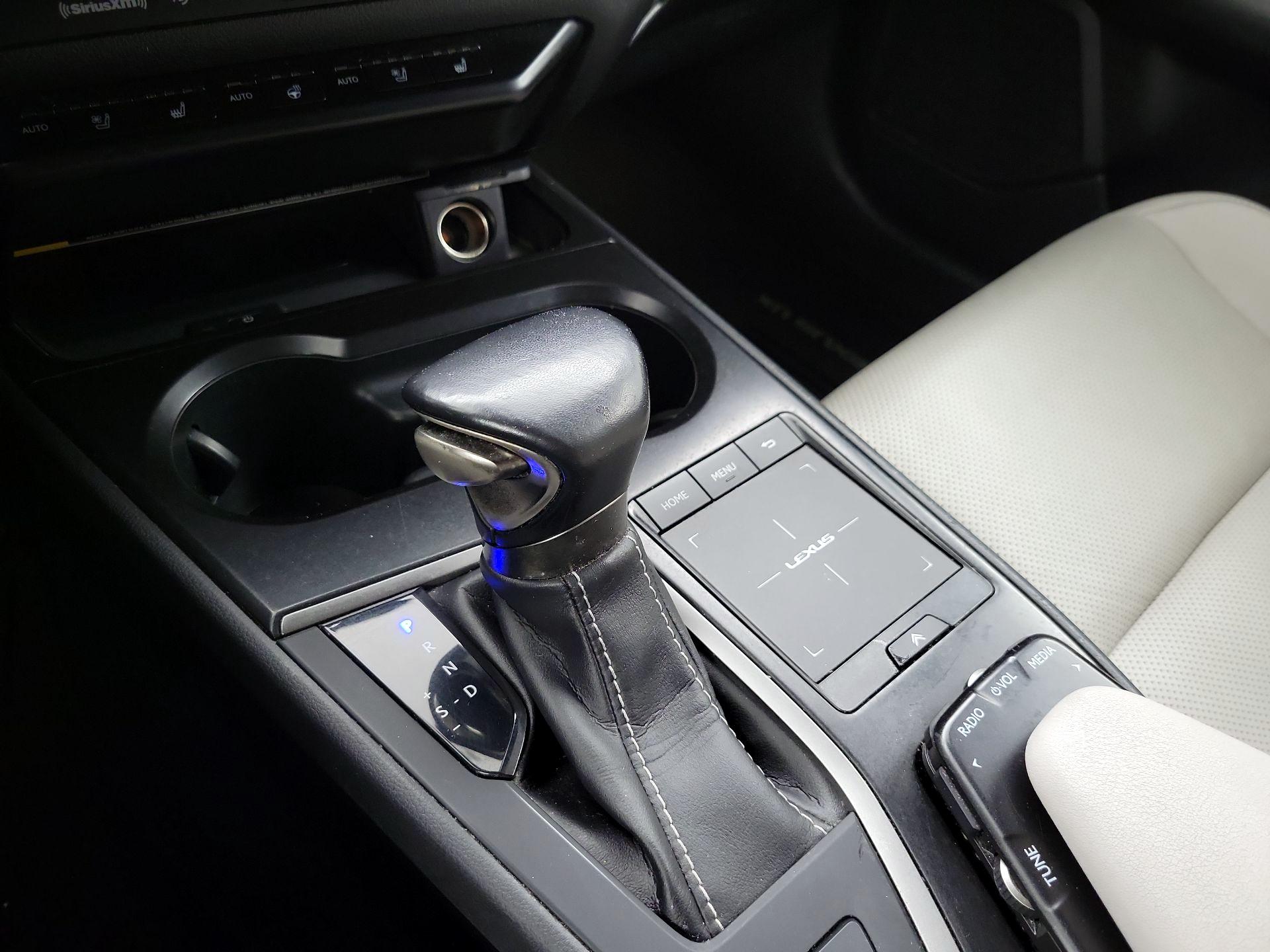 Thumbnail: 2020 Lexus UX - 17