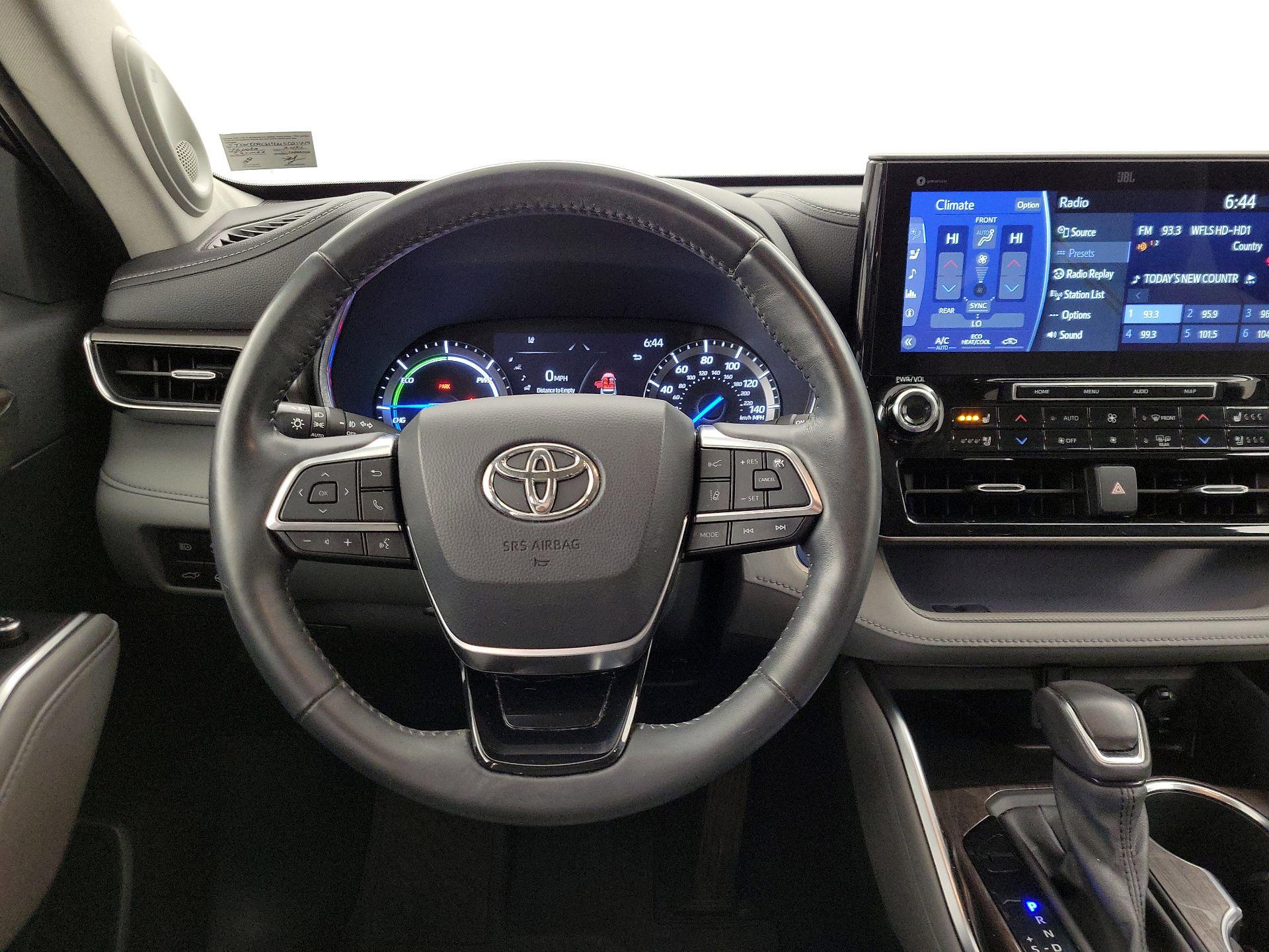 Thumbnail: 2021 Toyota Highlander - 10