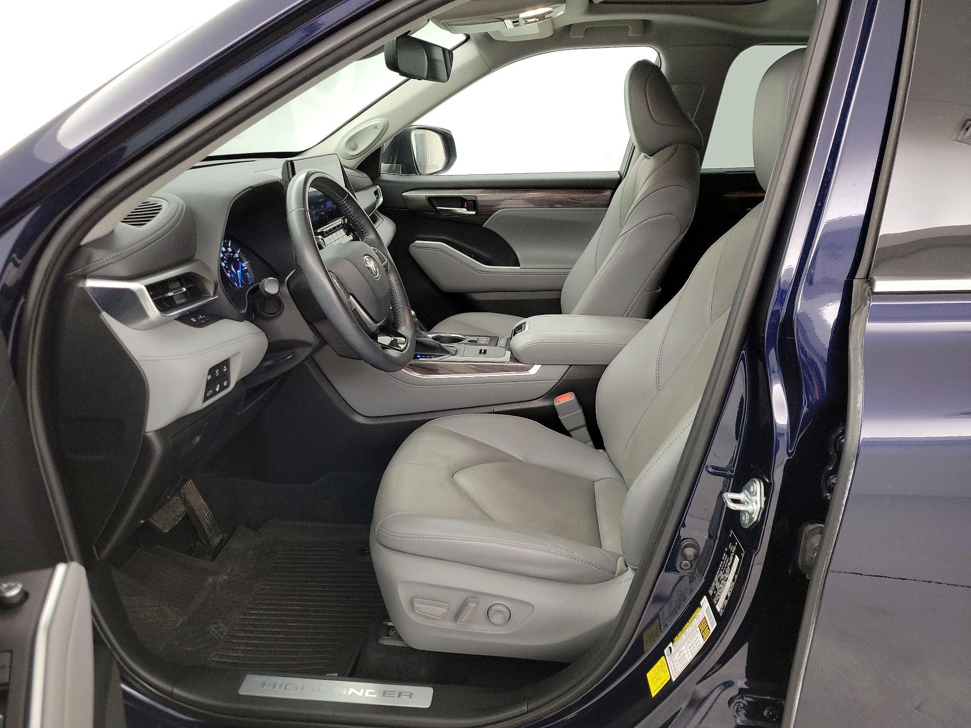 Thumbnail: 2021 Toyota Highlander - 11