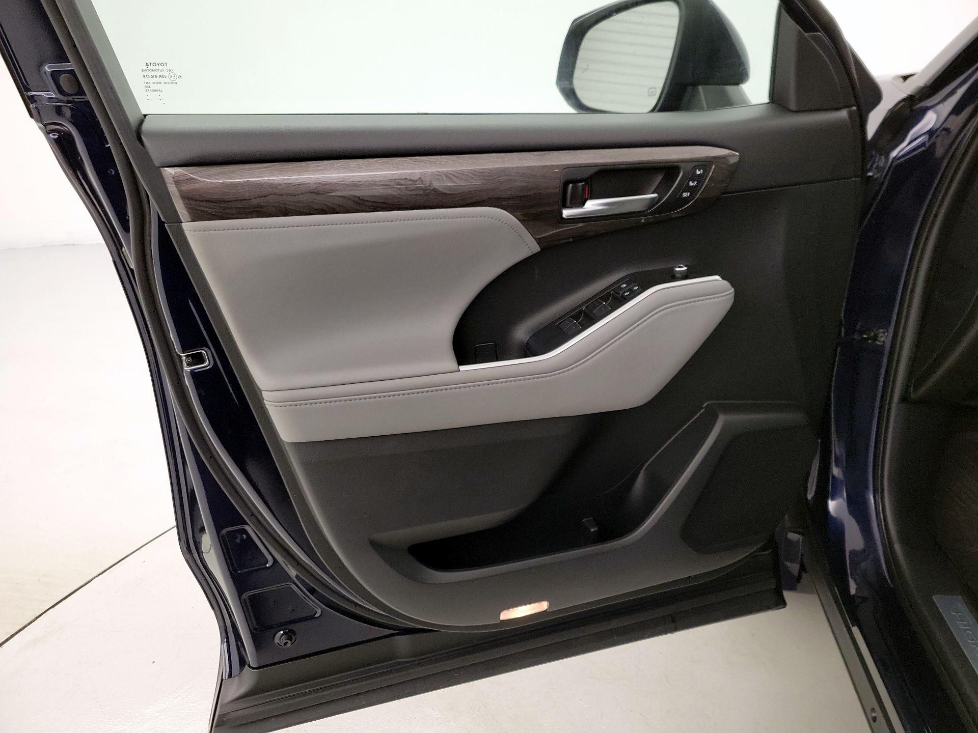 Thumbnail: 2021 Toyota Highlander - 12