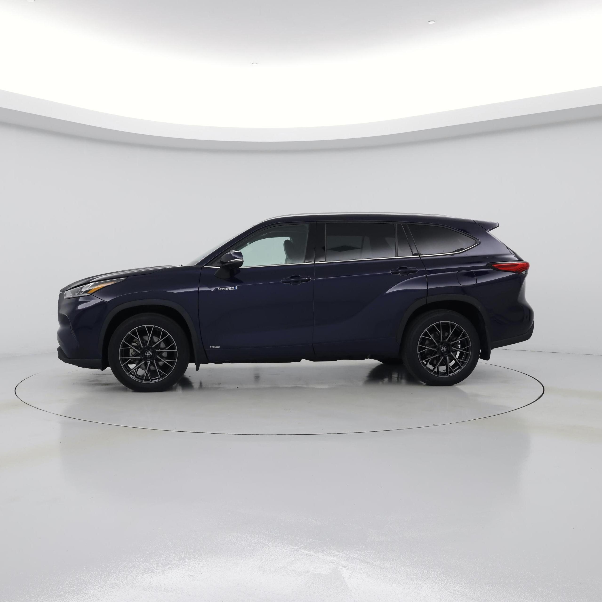 Thumbnail: 2021 Toyota Highlander - 3