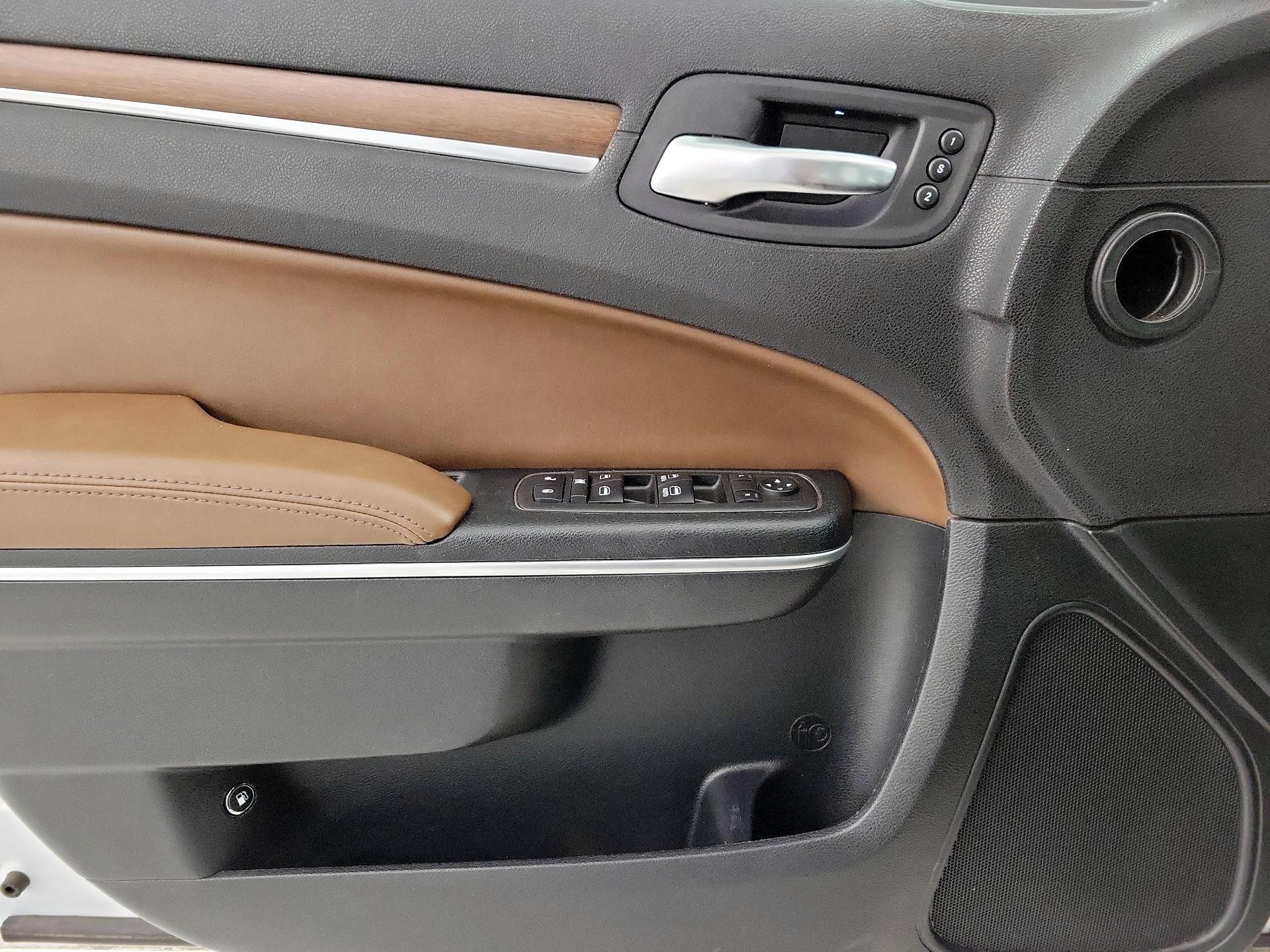 Thumbnail: 2018 Chrysler 300 - 12