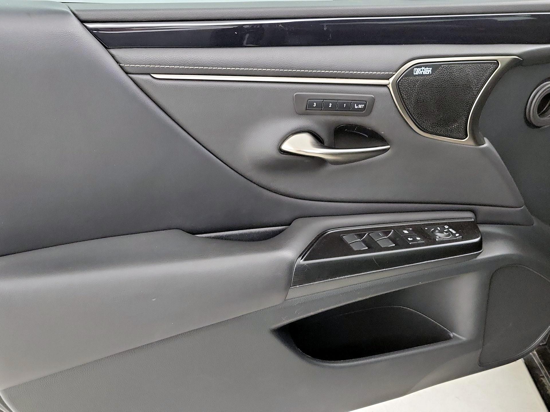 Thumbnail: 2020 Lexus ES - 12