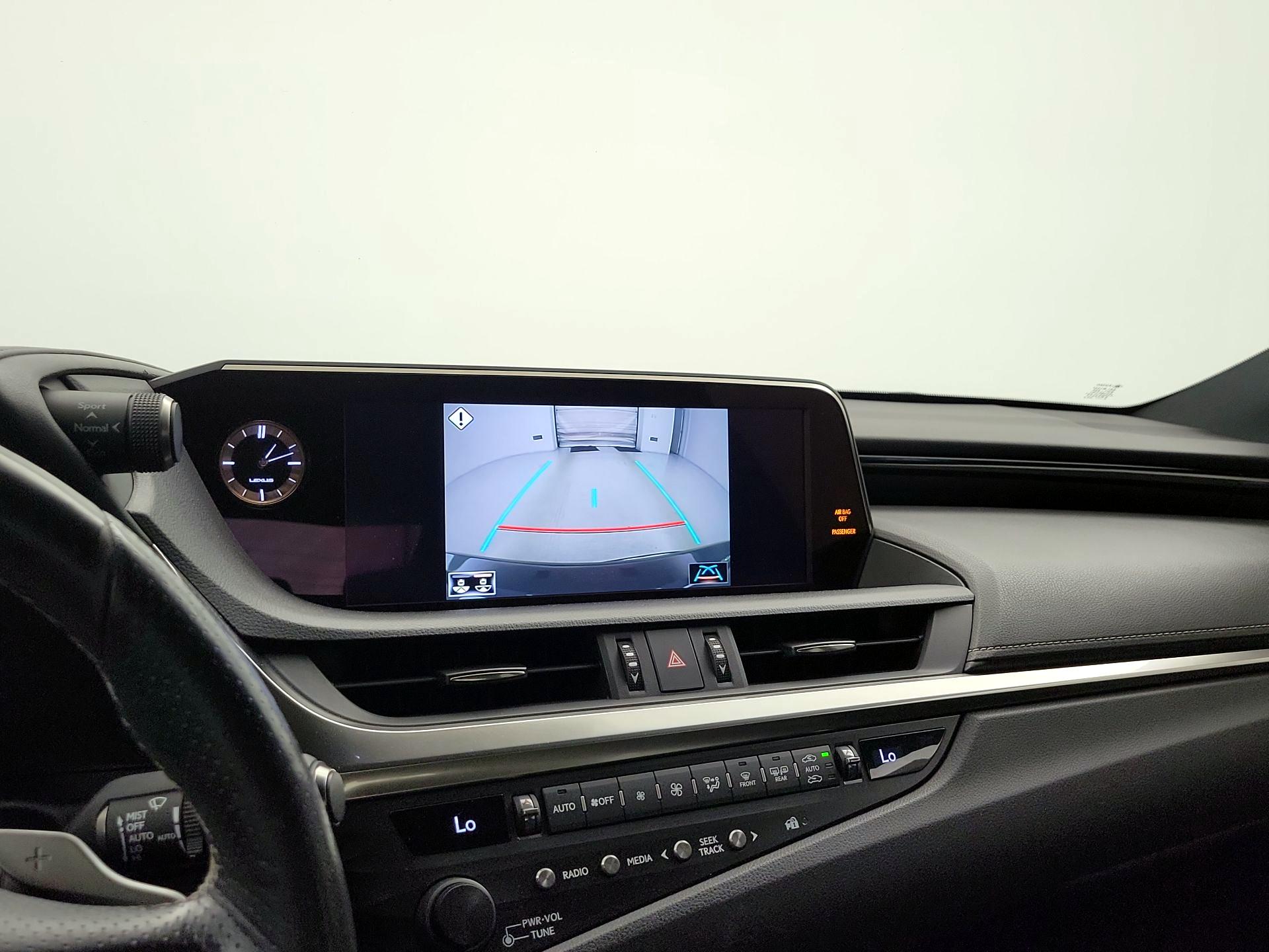 Thumbnail: 2020 Lexus ES - 15