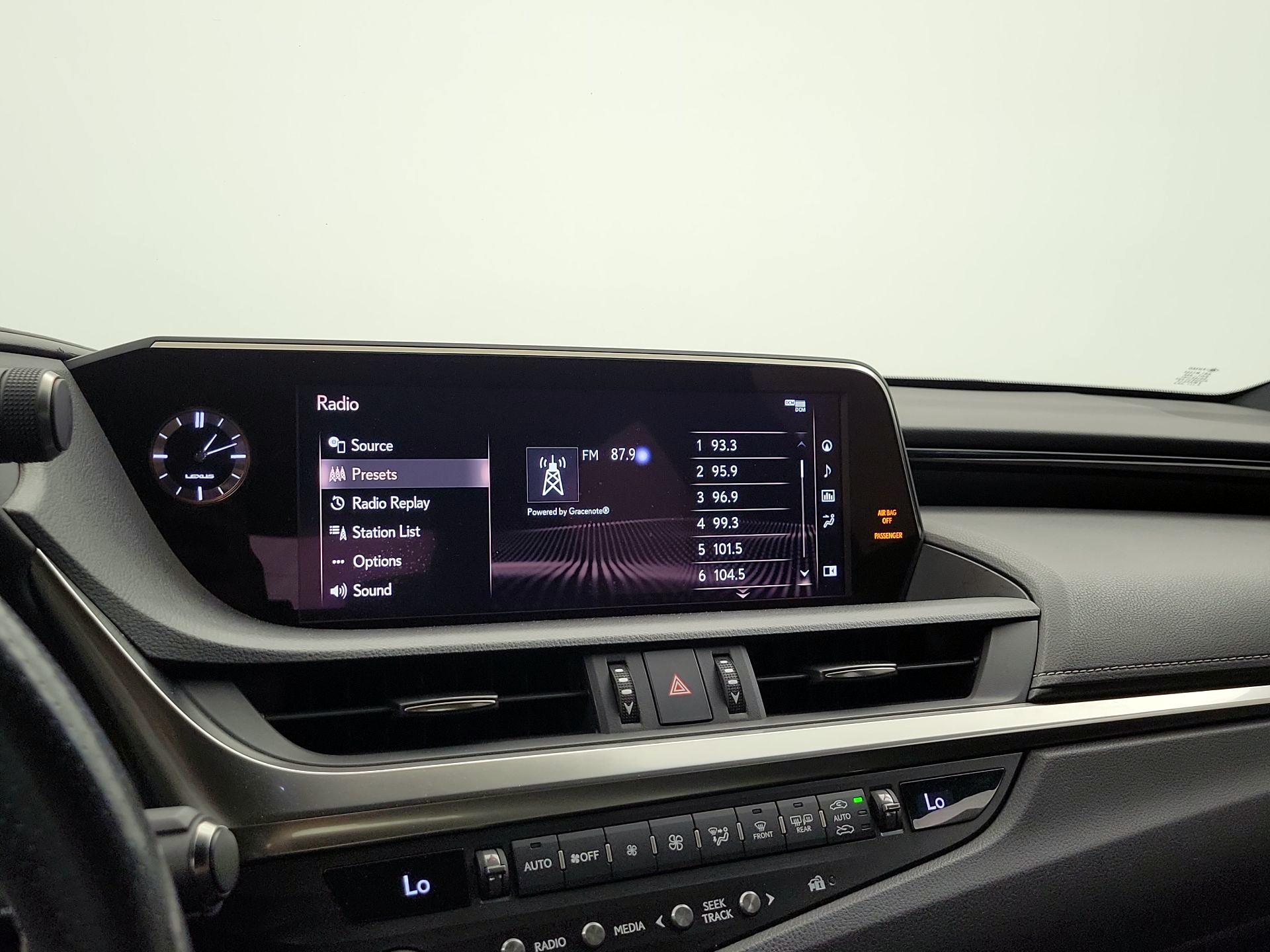 Thumbnail: 2020 Lexus ES - 16