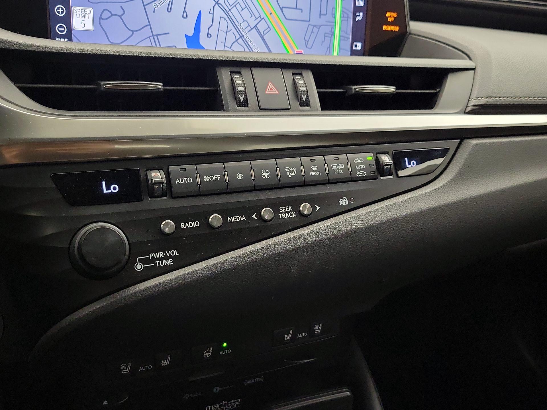 Thumbnail: 2020 Lexus ES - 17