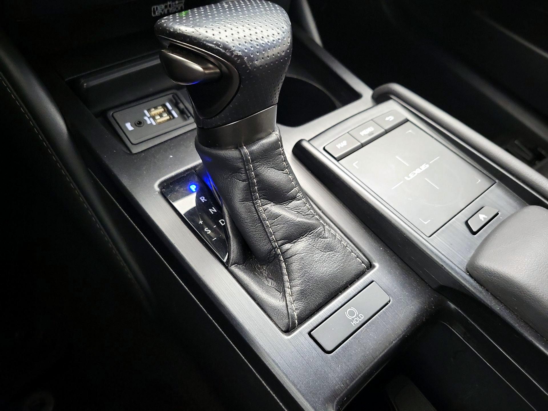 Thumbnail: 2020 Lexus ES - 18