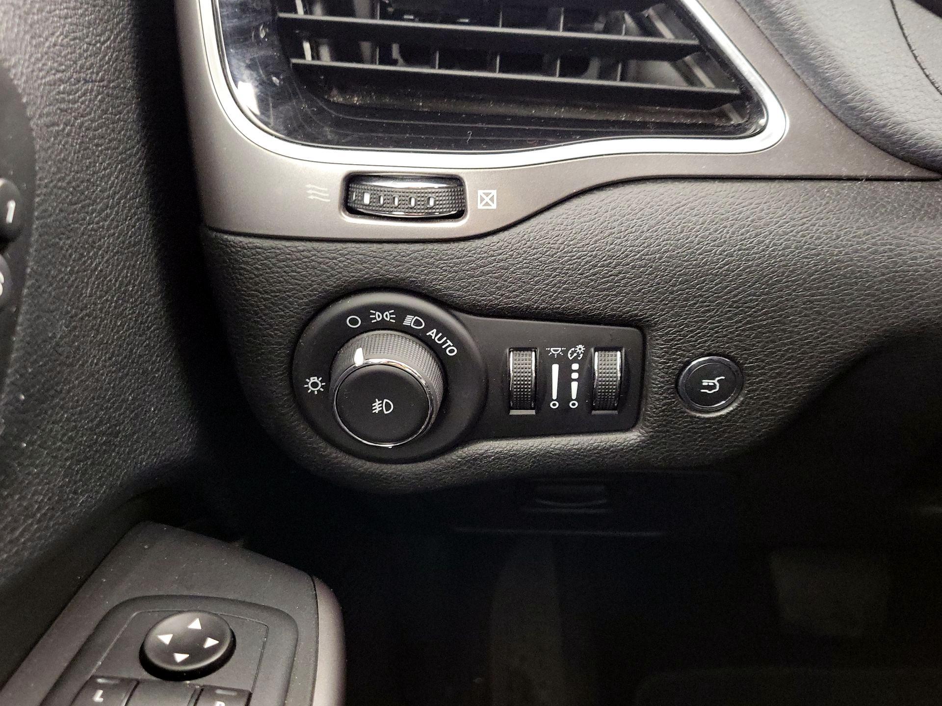 Thumbnail: 2021 Jeep Cherokee - 13