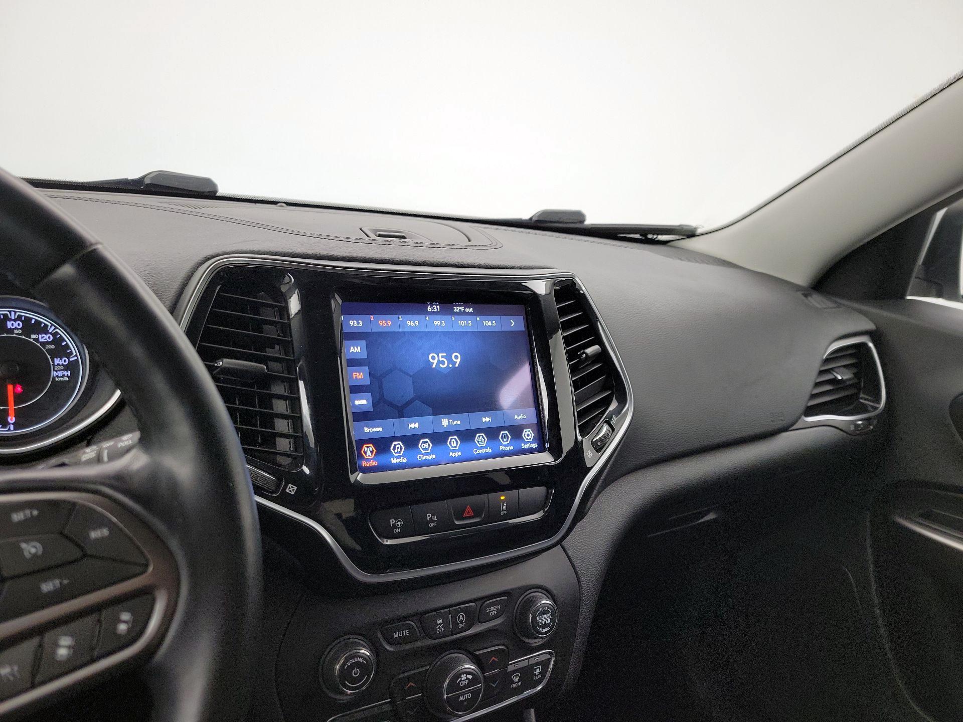 Thumbnail: 2021 Jeep Cherokee - 15