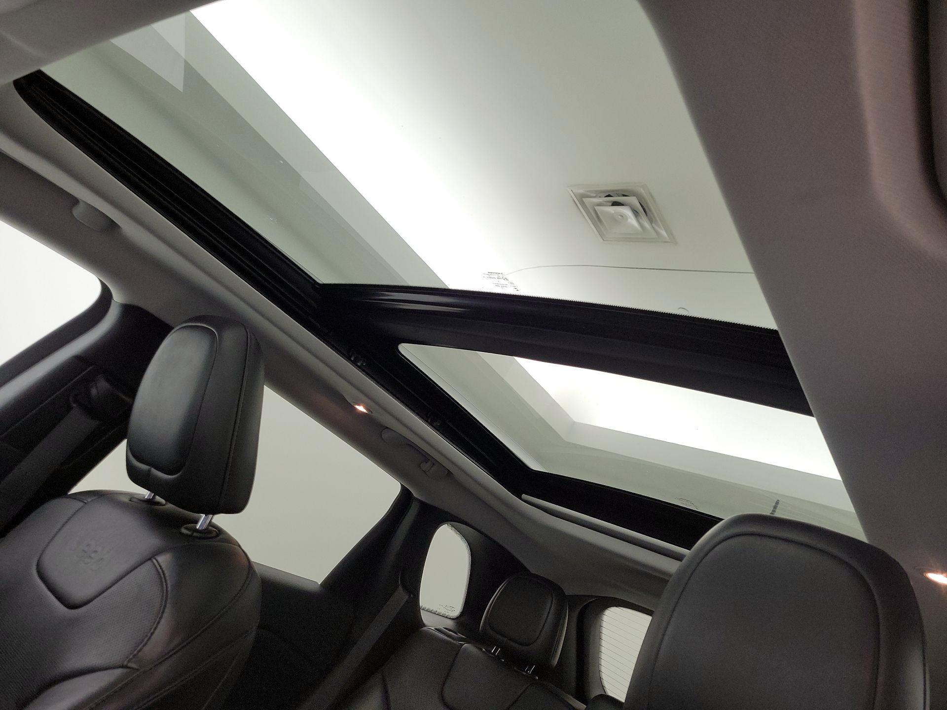 Thumbnail: 2021 Jeep Cherokee - 19