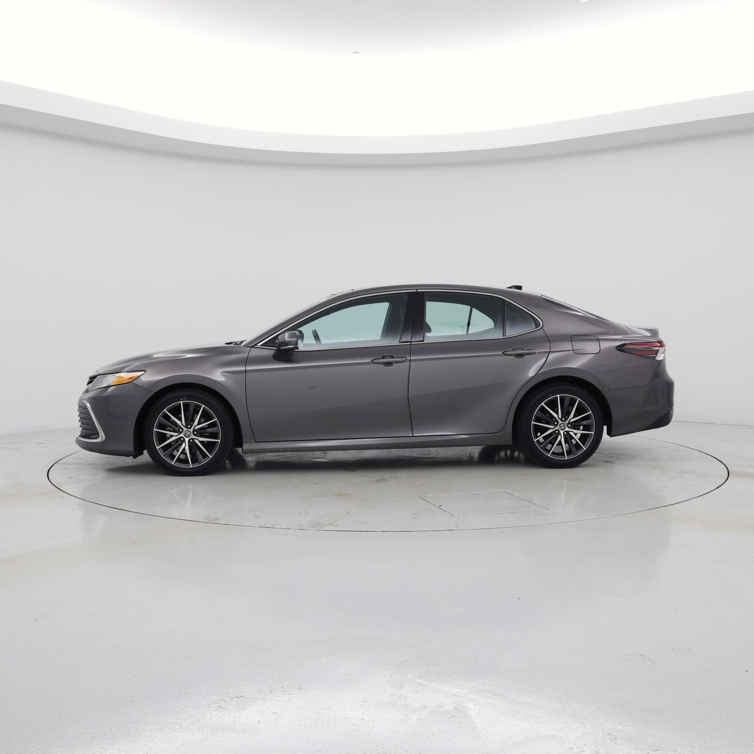 Thumbnail: 2021 Toyota Camry - 3