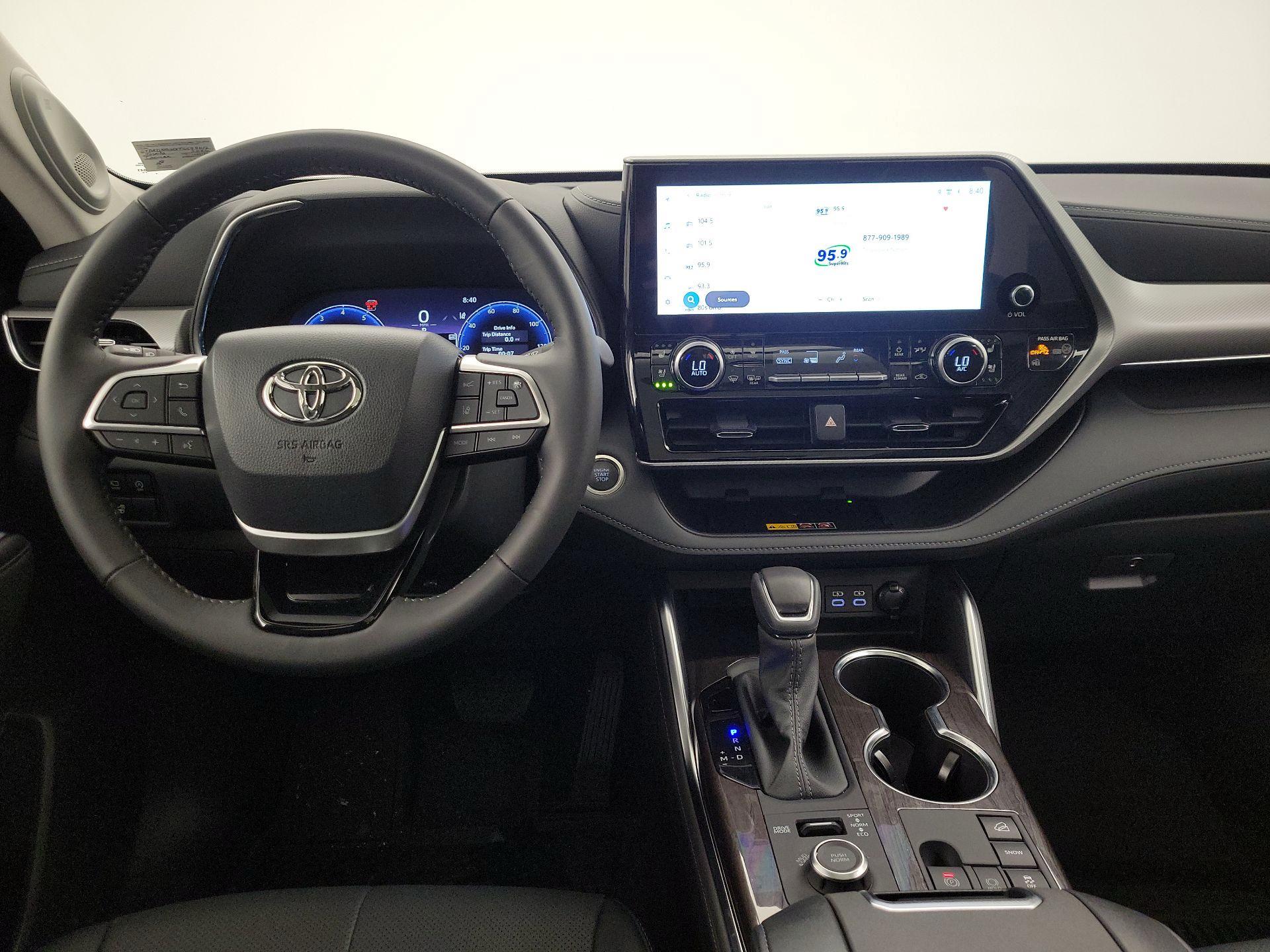 Thumbnail: 2026 Toyota Highlander - 9