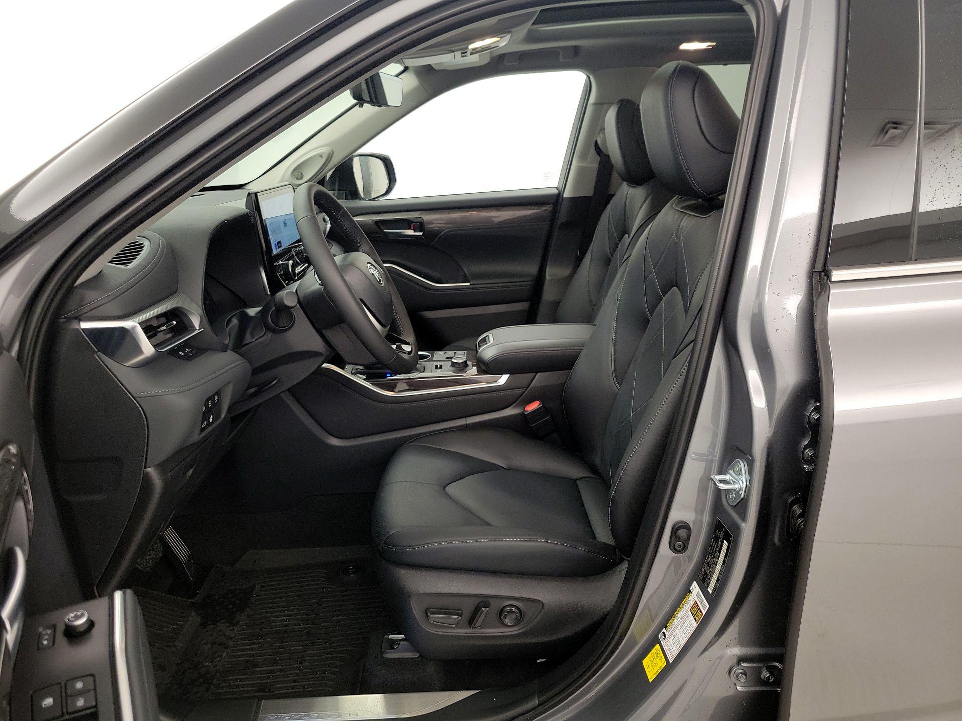 Thumbnail: 2026 Toyota Highlander - 11