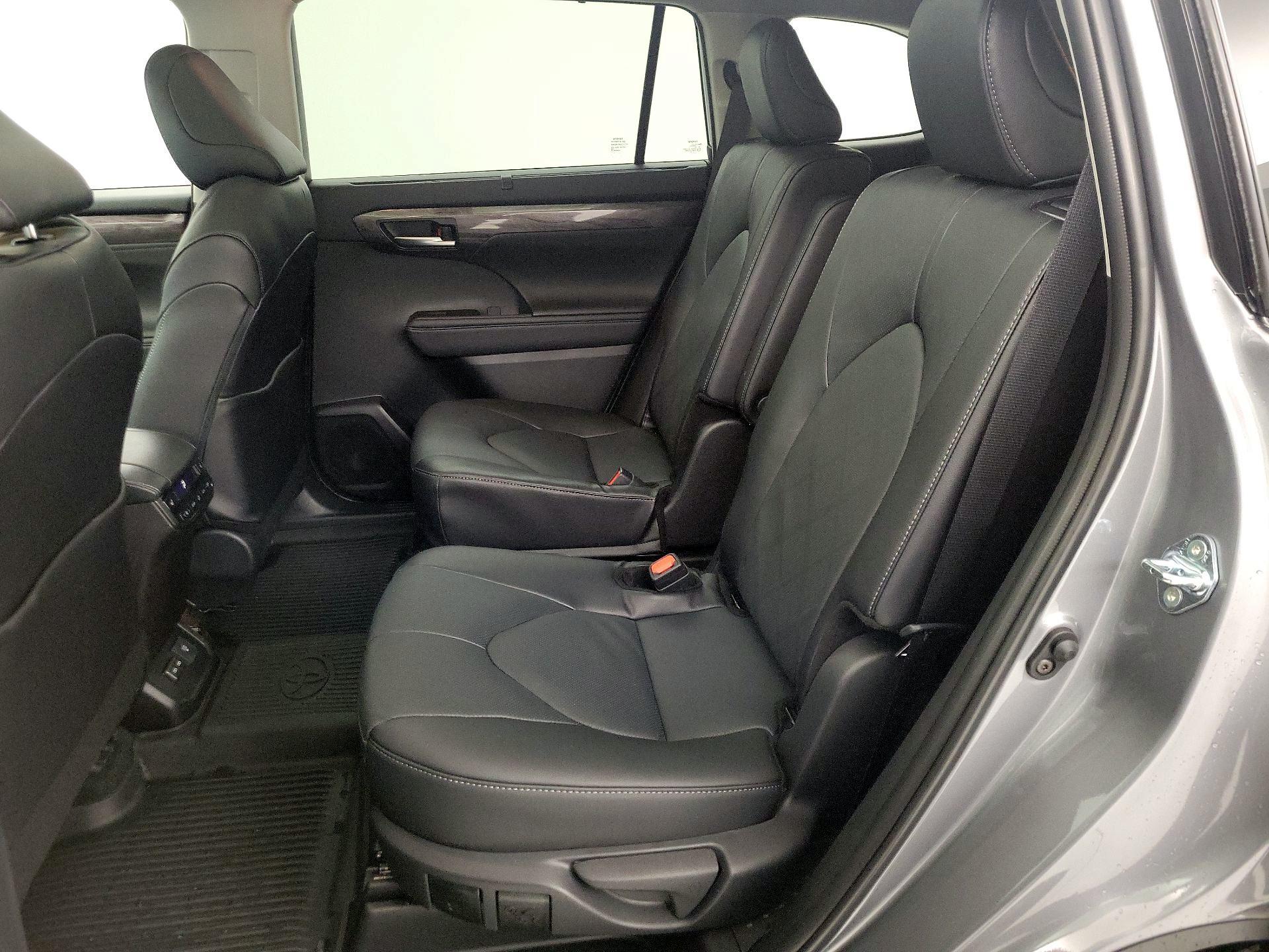 Thumbnail: 2026 Toyota Highlander - 20