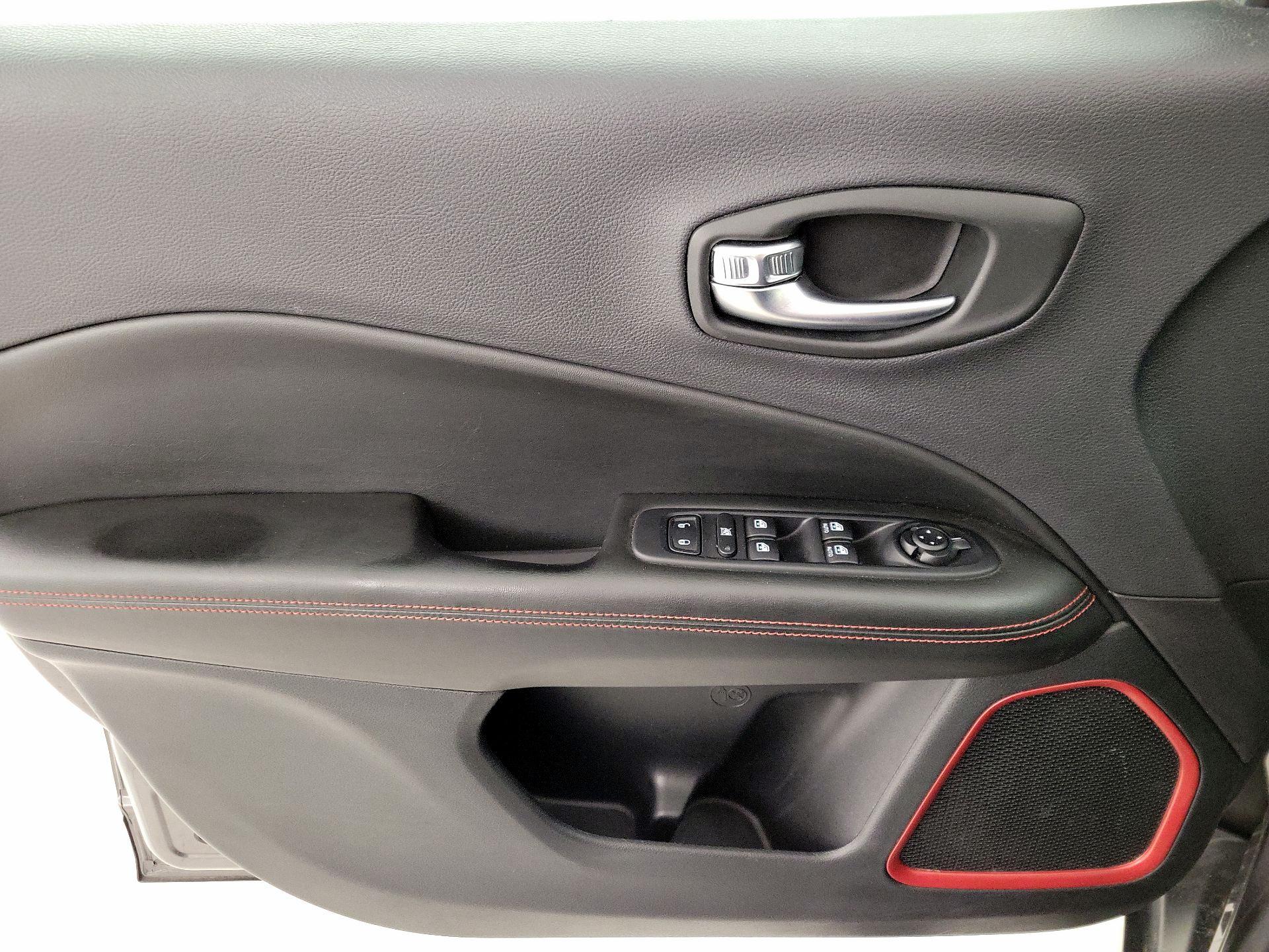 Thumbnail: 2018 Jeep Compass - 12