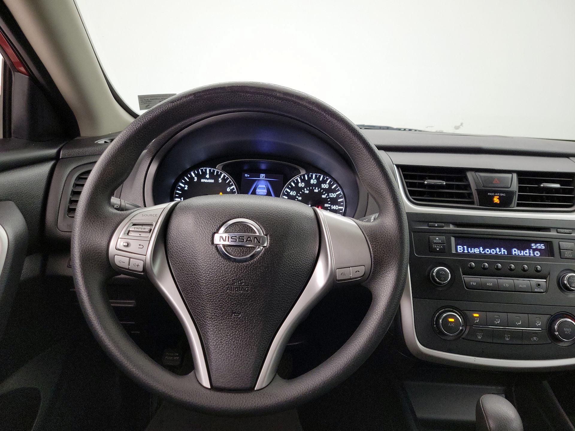 Thumbnail: 2016 Nissan Altima - 10