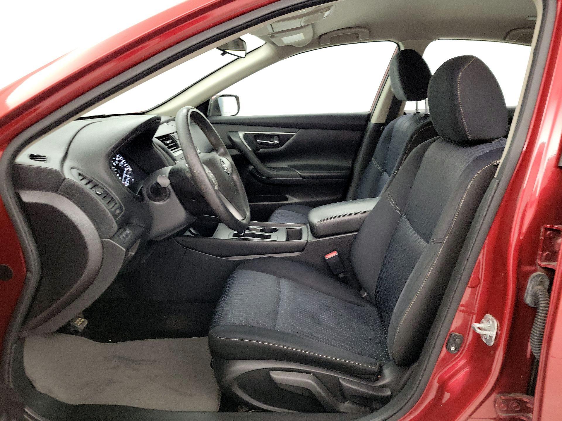 Thumbnail: 2016 Nissan Altima - 11