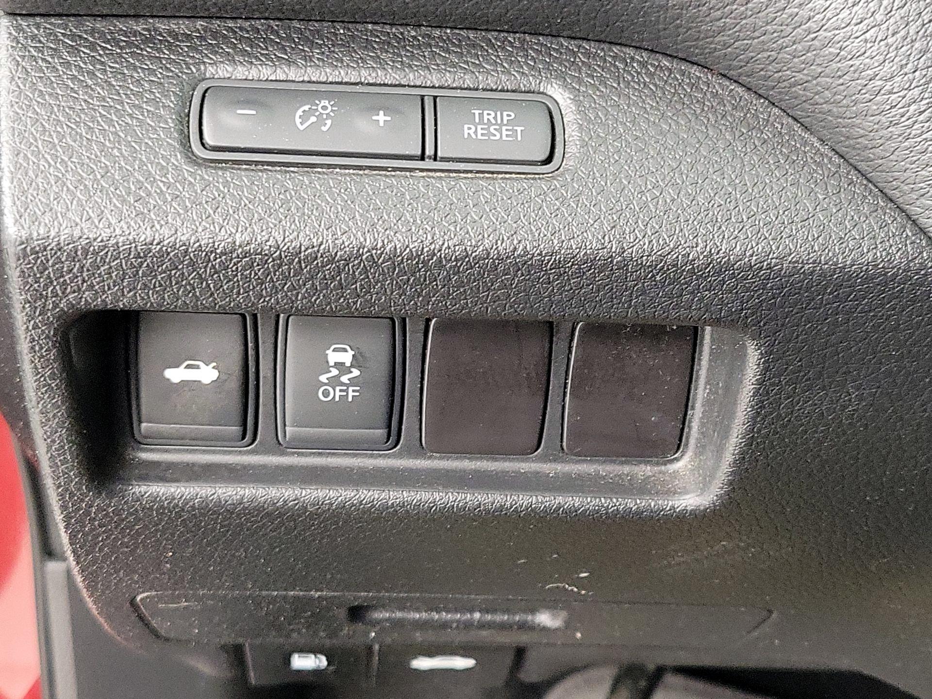 Thumbnail: 2016 Nissan Altima - 13