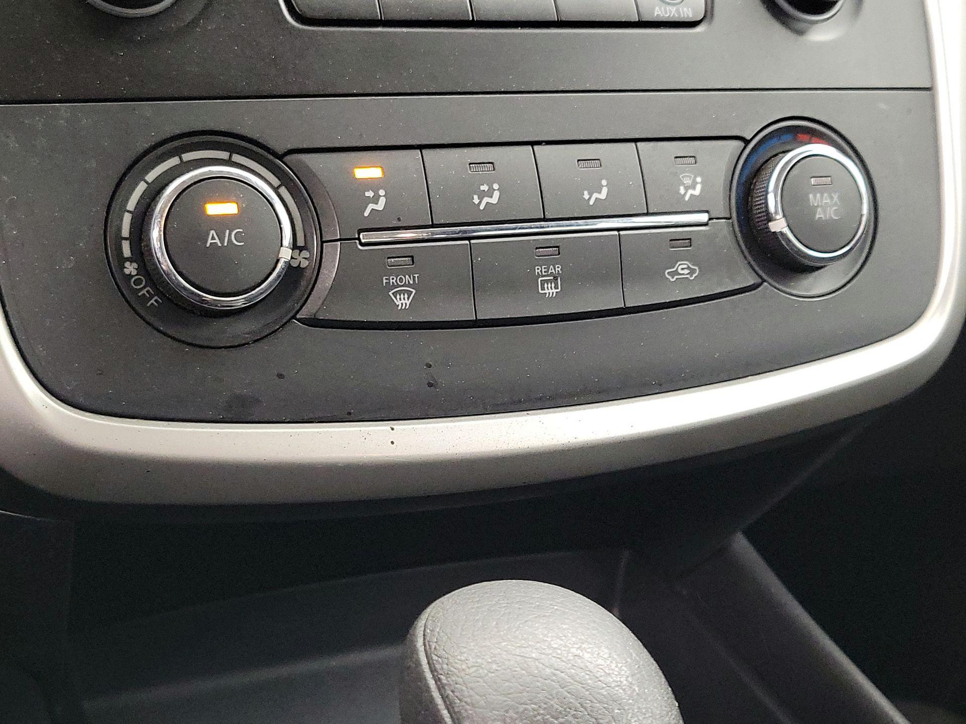 Thumbnail: 2016 Nissan Altima - 15