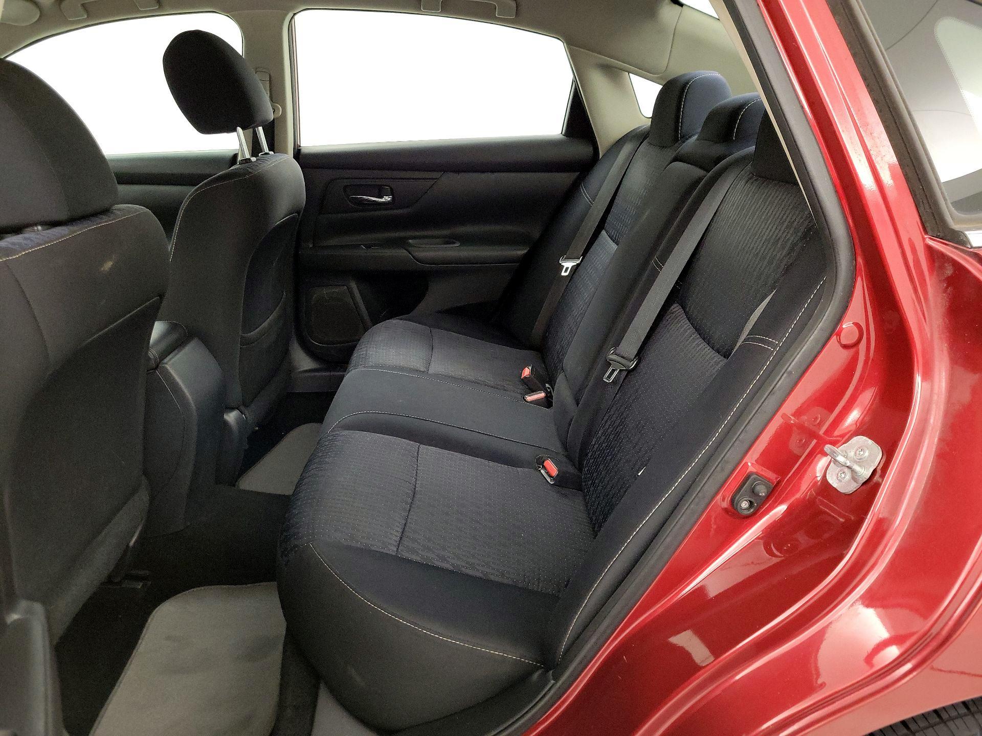 Thumbnail: 2016 Nissan Altima - 18