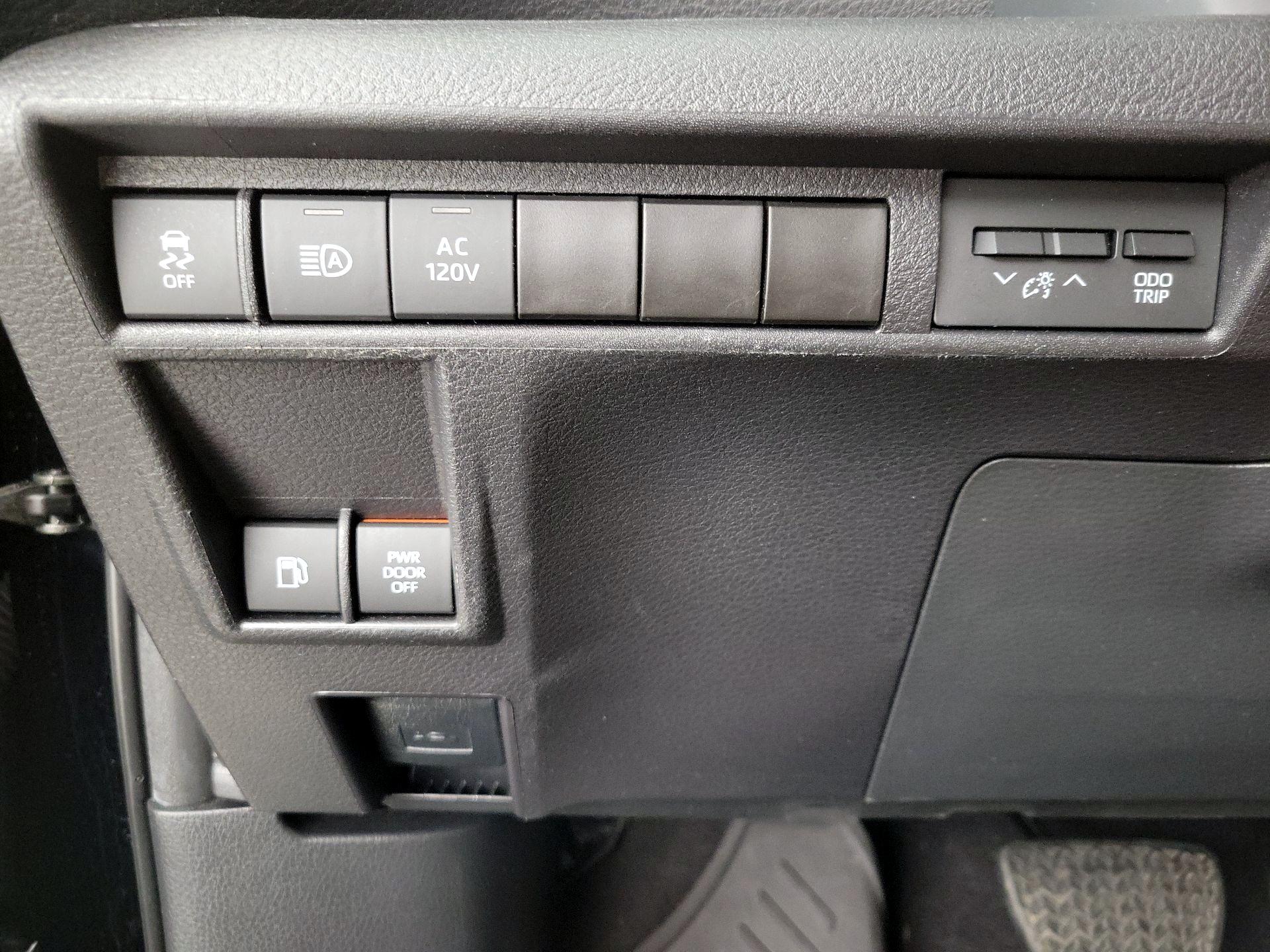 Thumbnail: 2025 Toyota Sienna - 13